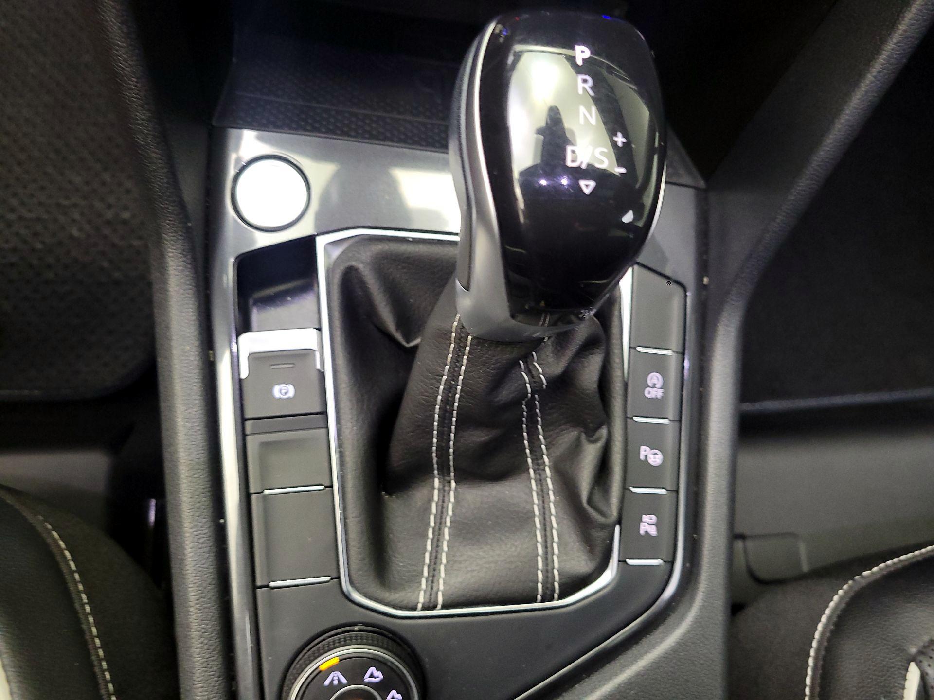 Thumbnail: 2022 Volkswagen Tiguan - 15