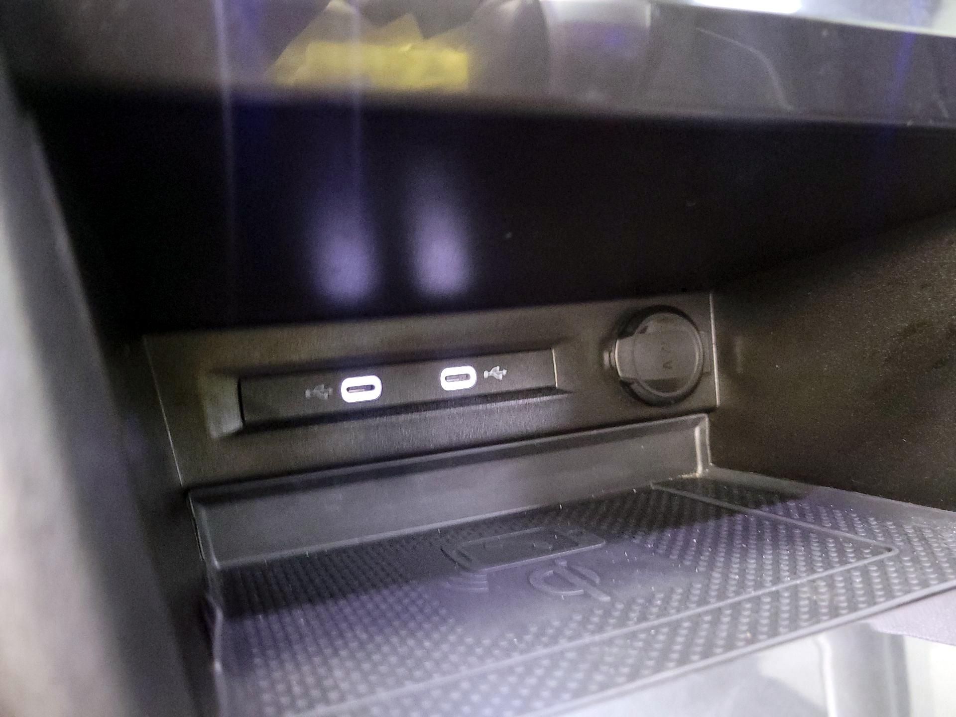 Thumbnail: 2022 Volkswagen Tiguan - 16