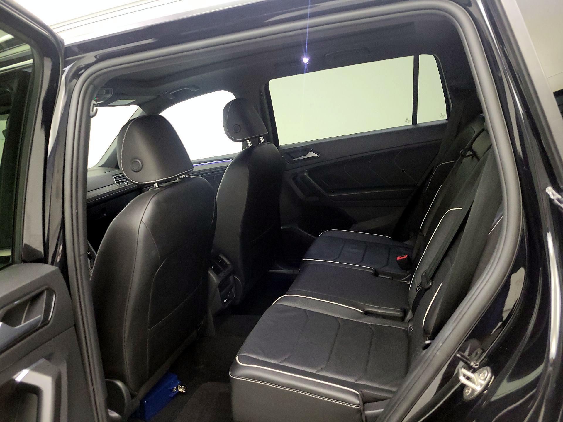 Thumbnail: 2022 Volkswagen Tiguan - 17