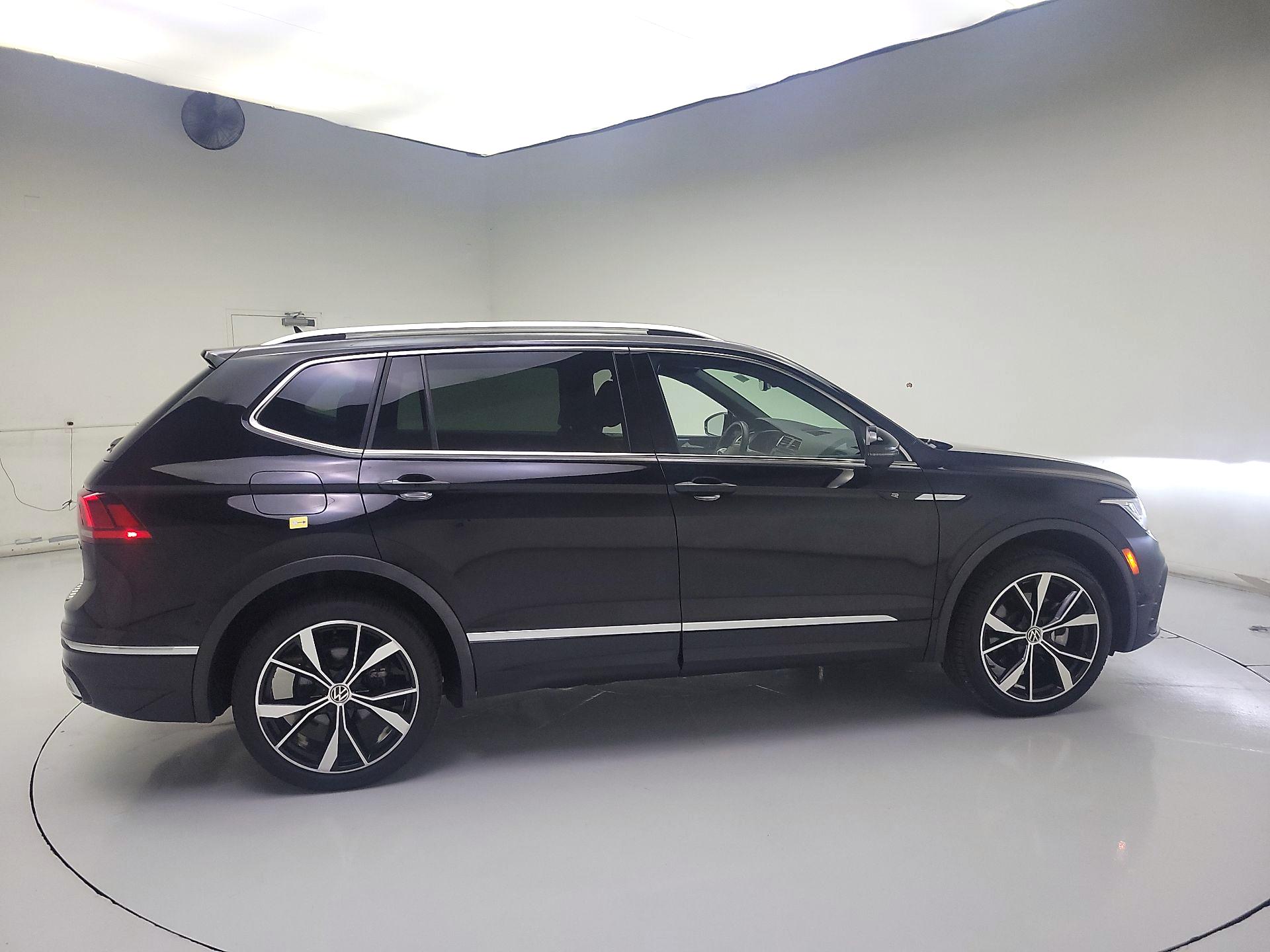 Thumbnail: 2022 Volkswagen Tiguan - 4