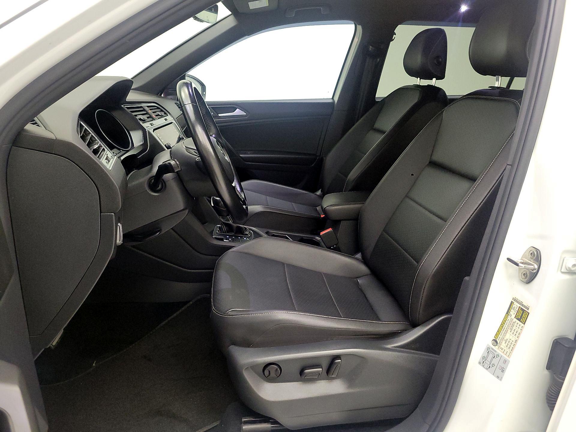 Thumbnail: 2021 Volkswagen Tiguan - 9