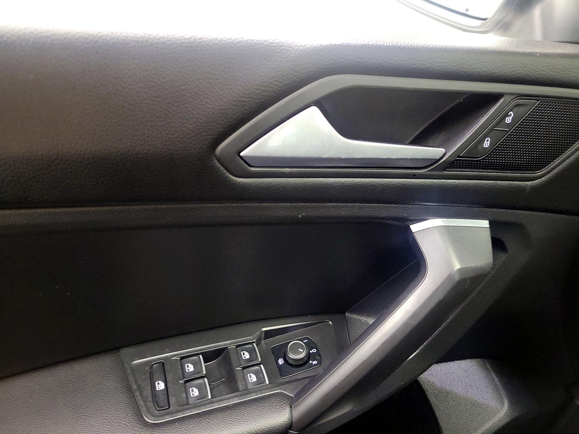 Thumbnail: 2021 Volkswagen Tiguan - 10