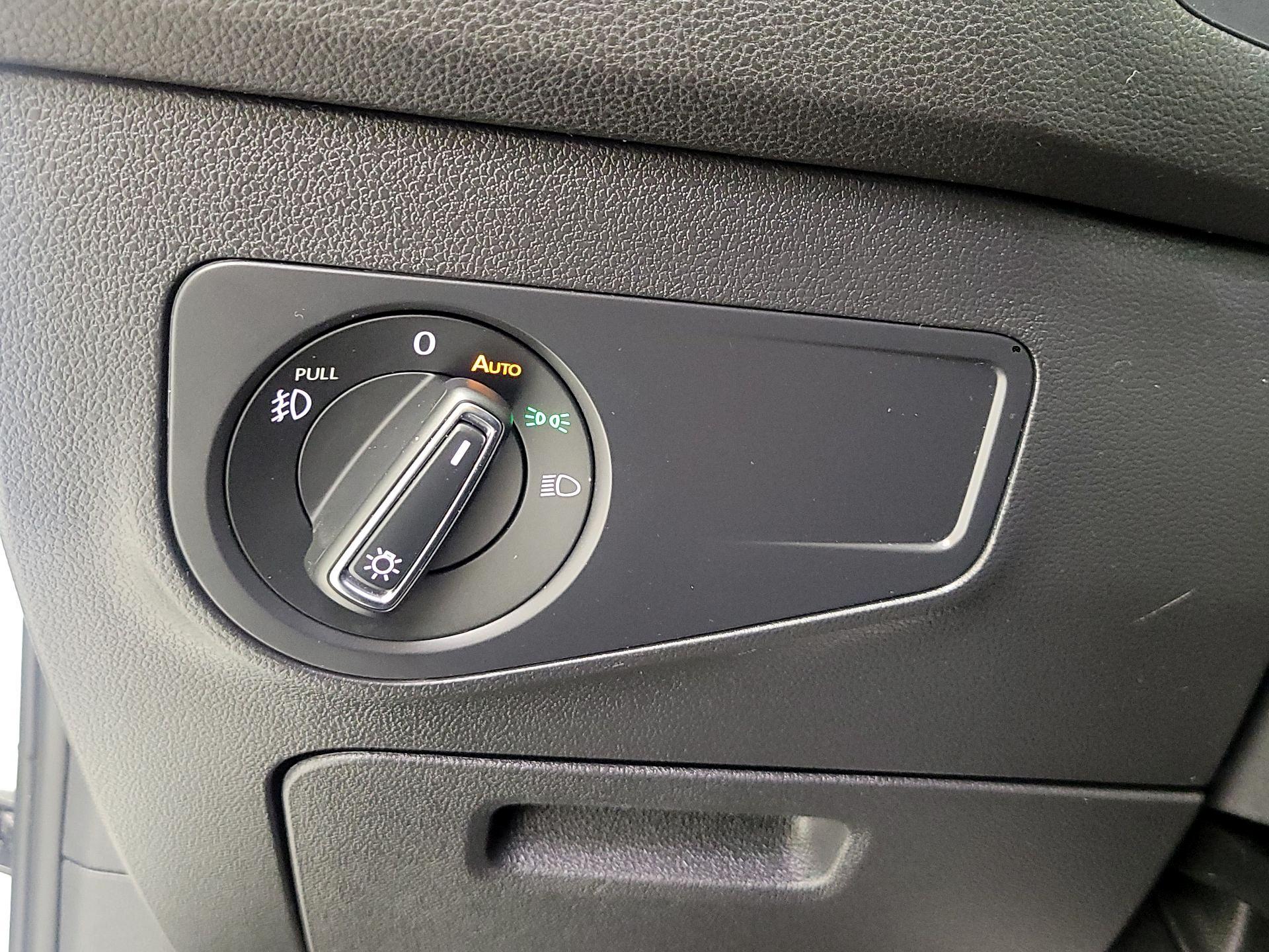 Thumbnail: 2021 Volkswagen Tiguan - 11