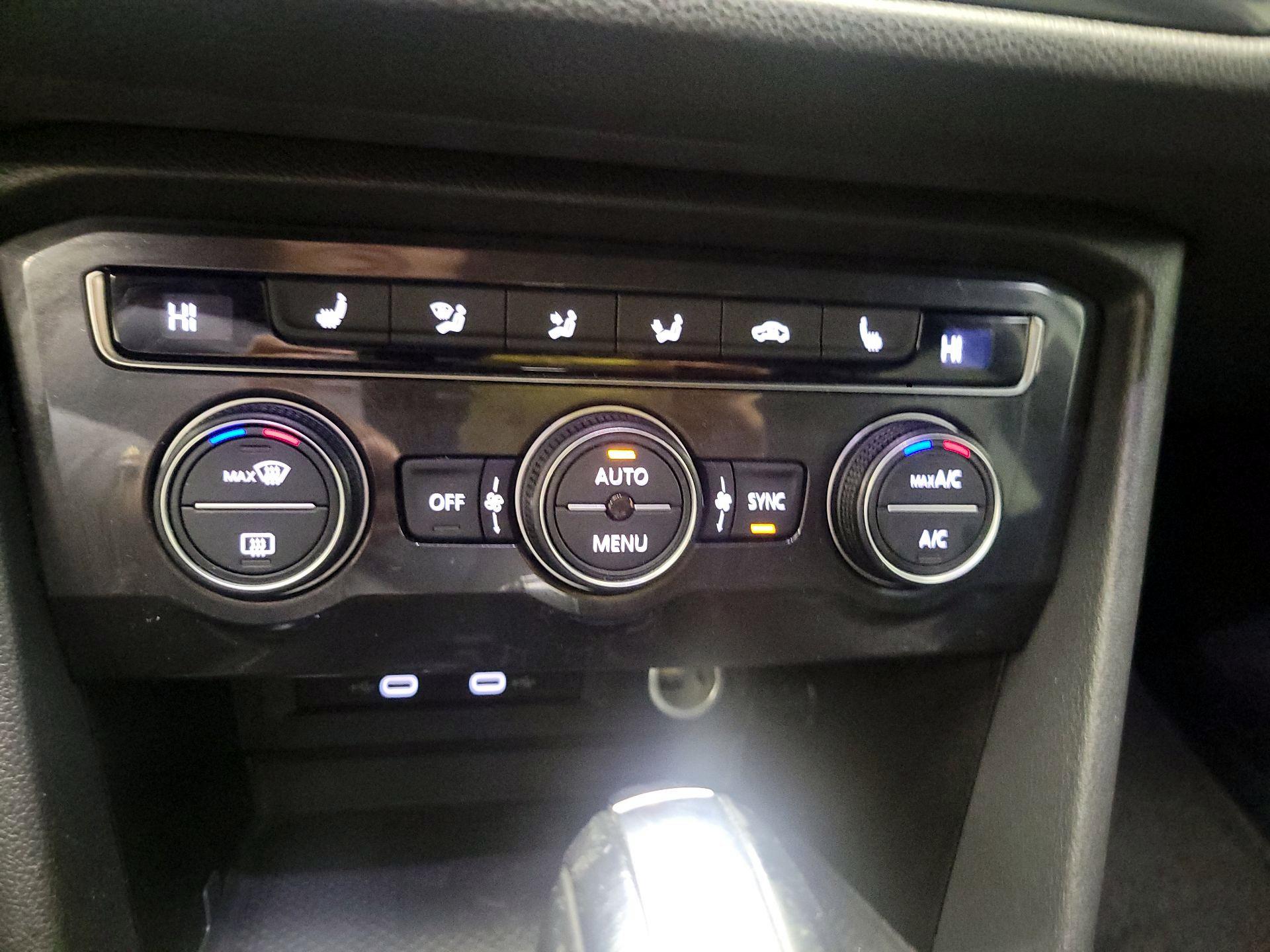 Thumbnail: 2021 Volkswagen Tiguan - 15