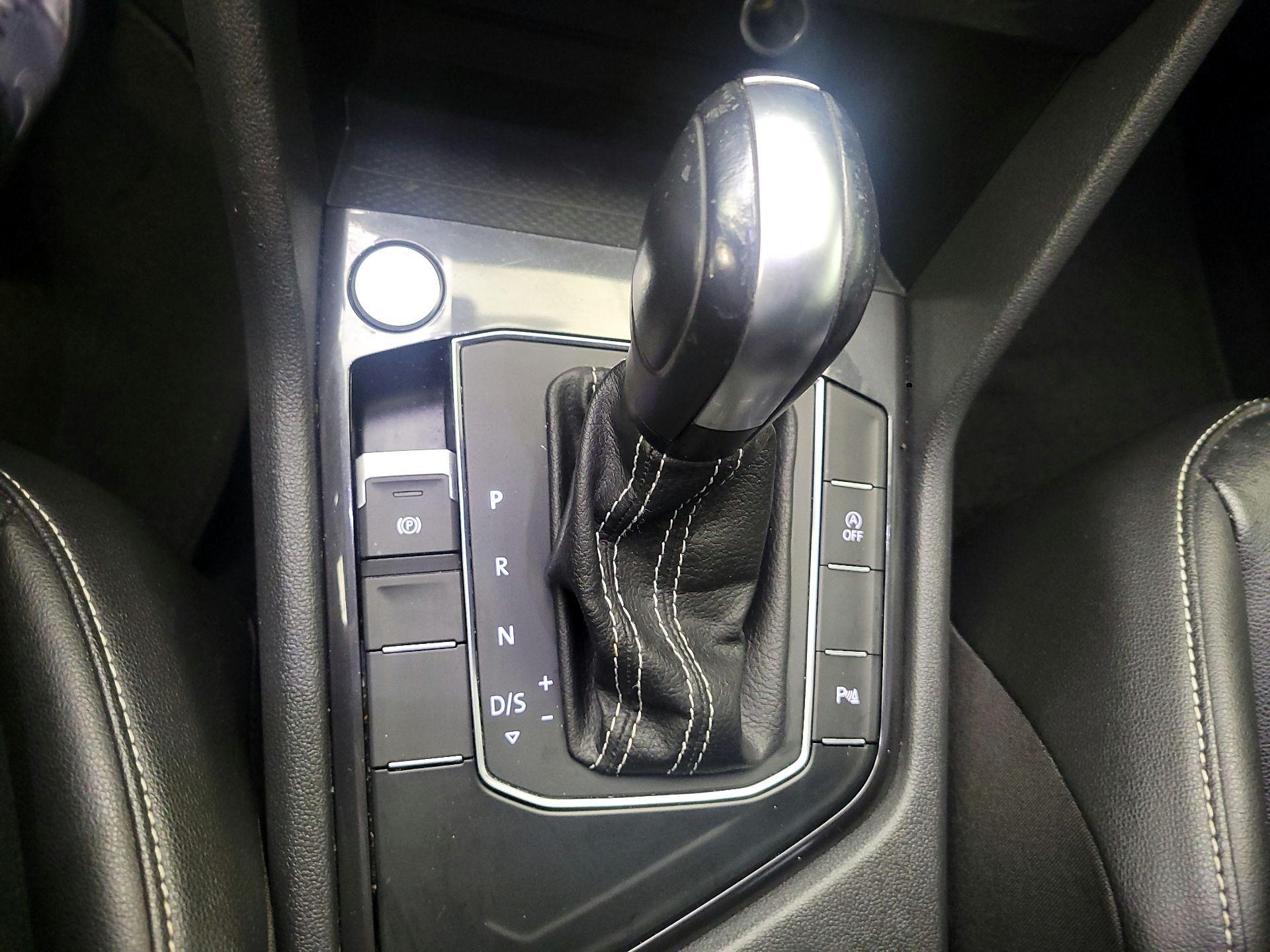 Thumbnail: 2021 Volkswagen Tiguan - 16