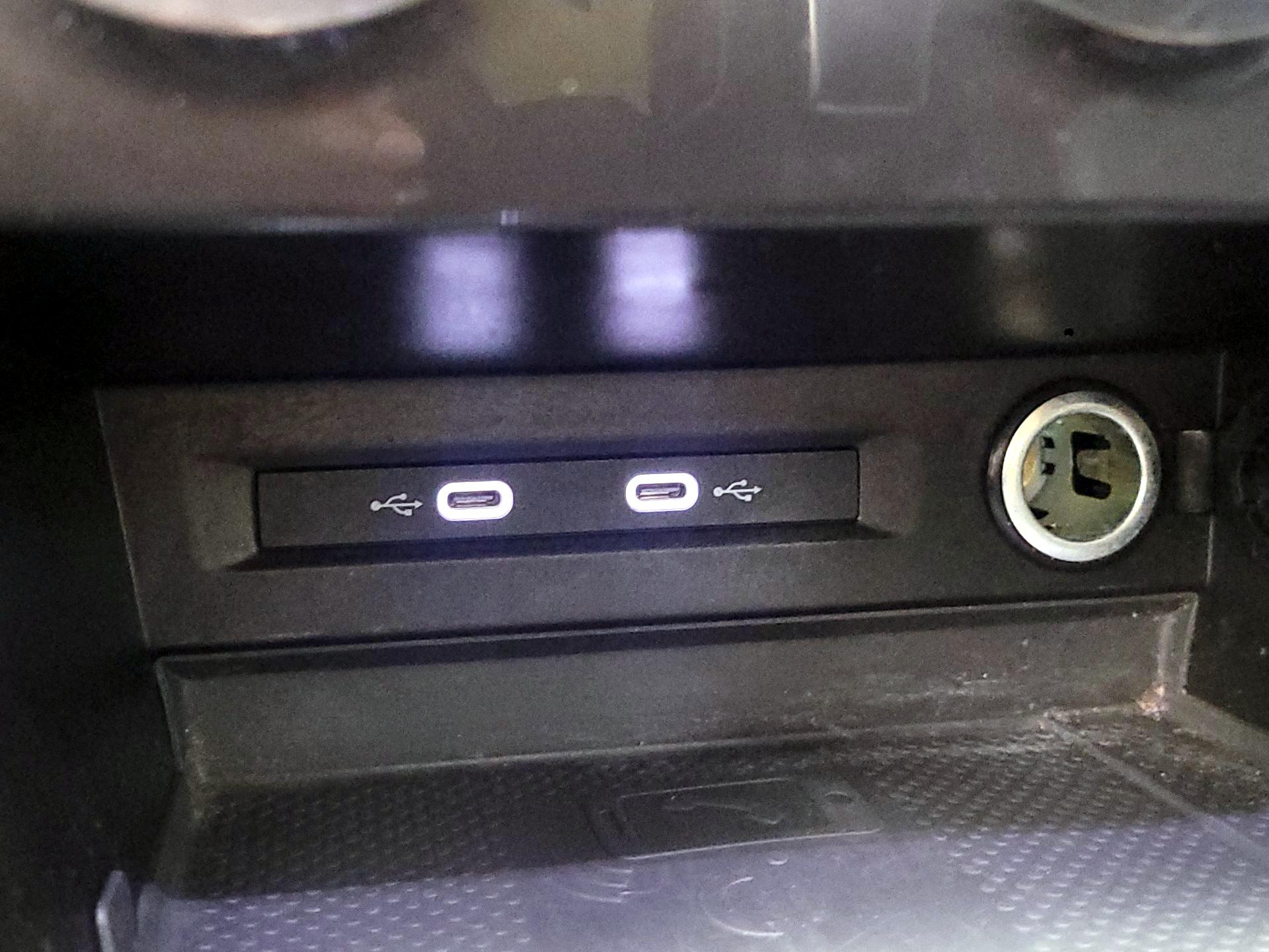 Thumbnail: 2021 Volkswagen Tiguan - 17