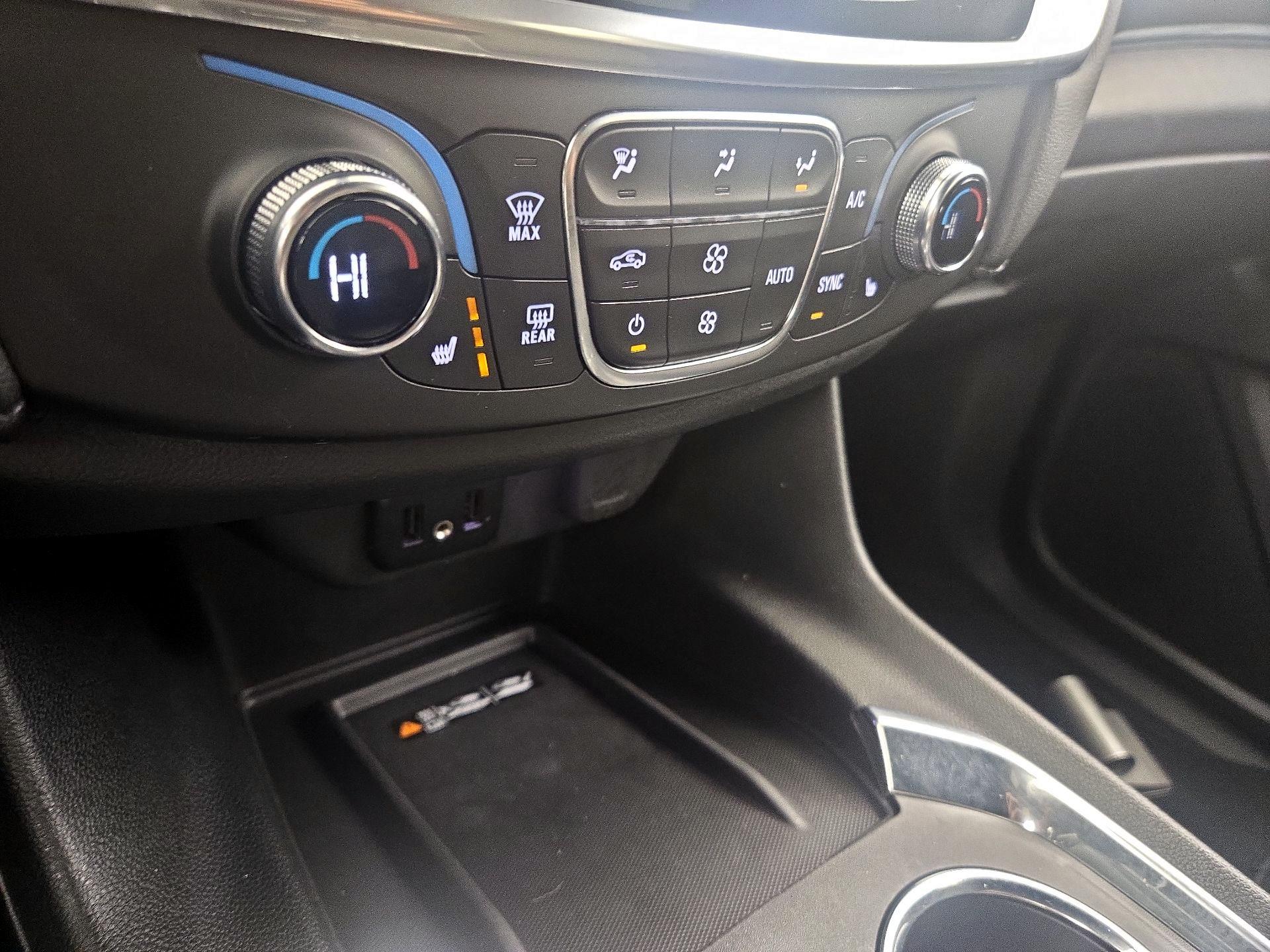 Thumbnail: 2023 Chevrolet Traverse - 16