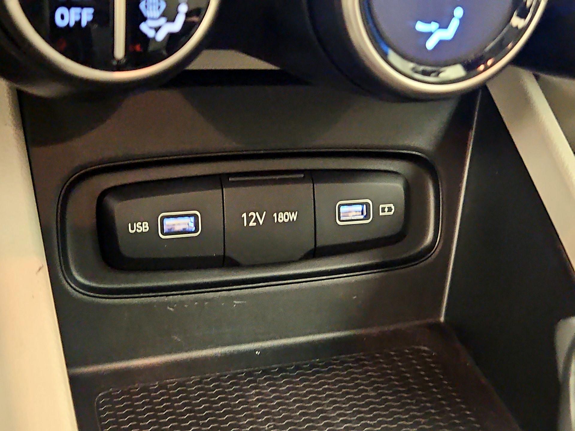 Thumbnail: 2022 Hyundai Venue - 18