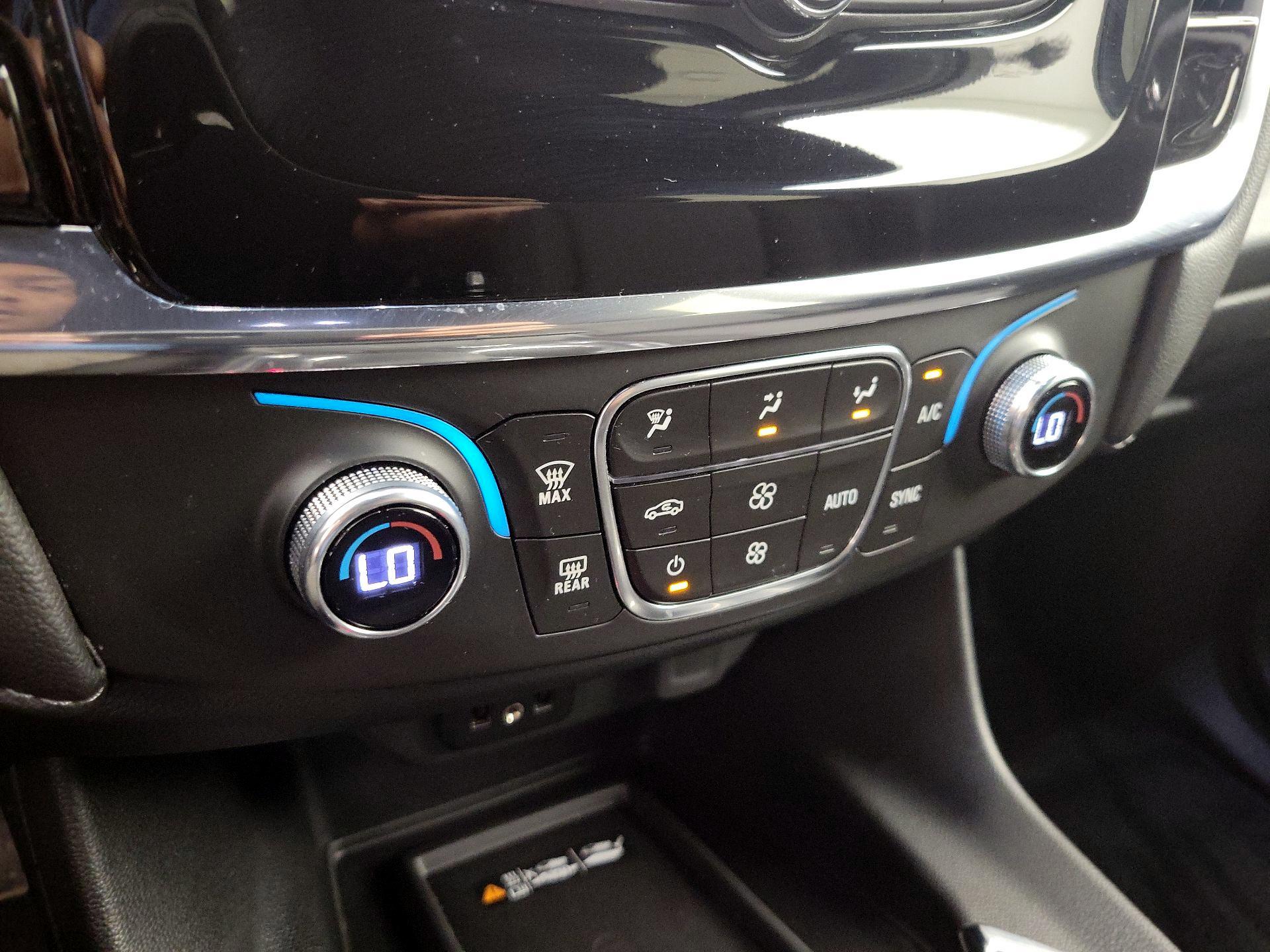 Thumbnail: 2023 Chevrolet Traverse - 16