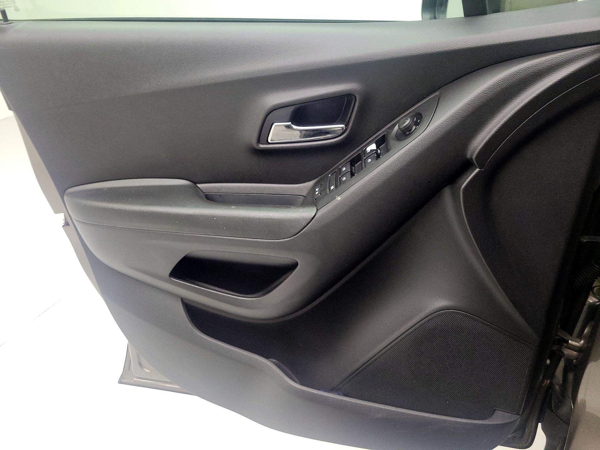 Thumbnail: 2021 Chevrolet Trax - 10