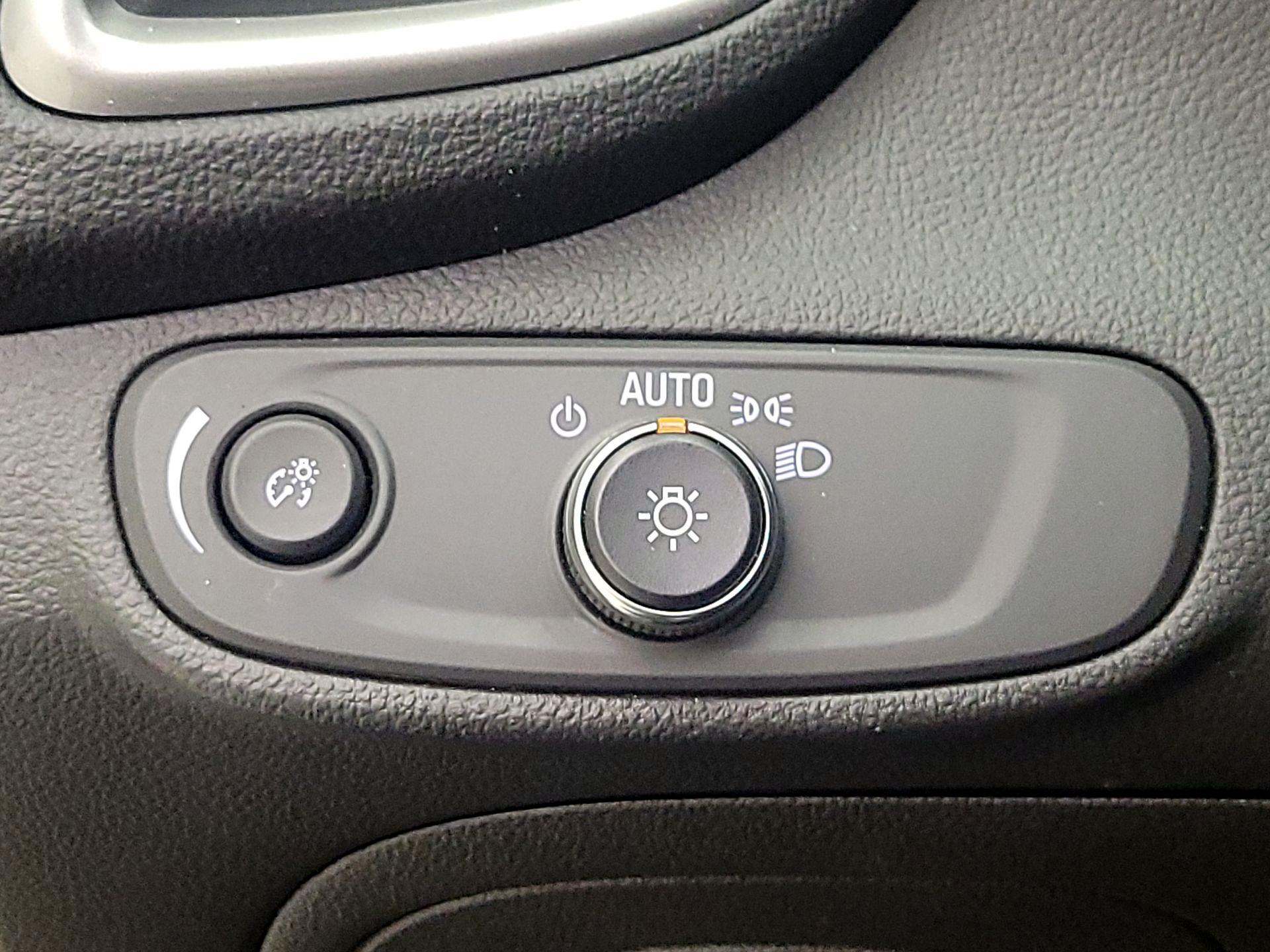 Thumbnail: 2021 Chevrolet Trax - 11