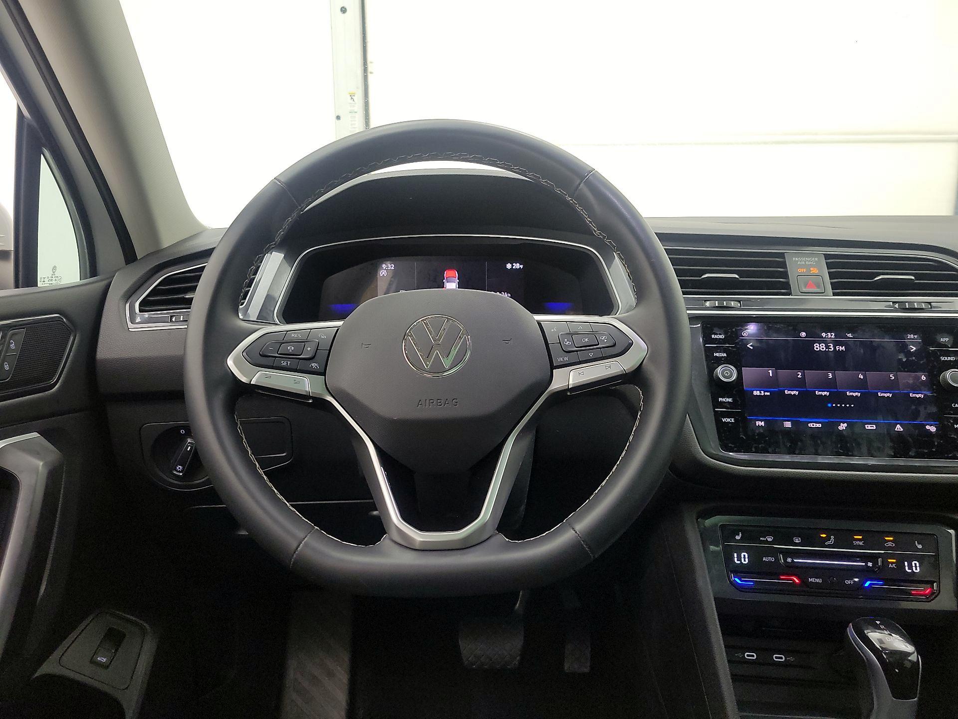 Thumbnail: 2024 Volkswagen Tiguan - 10