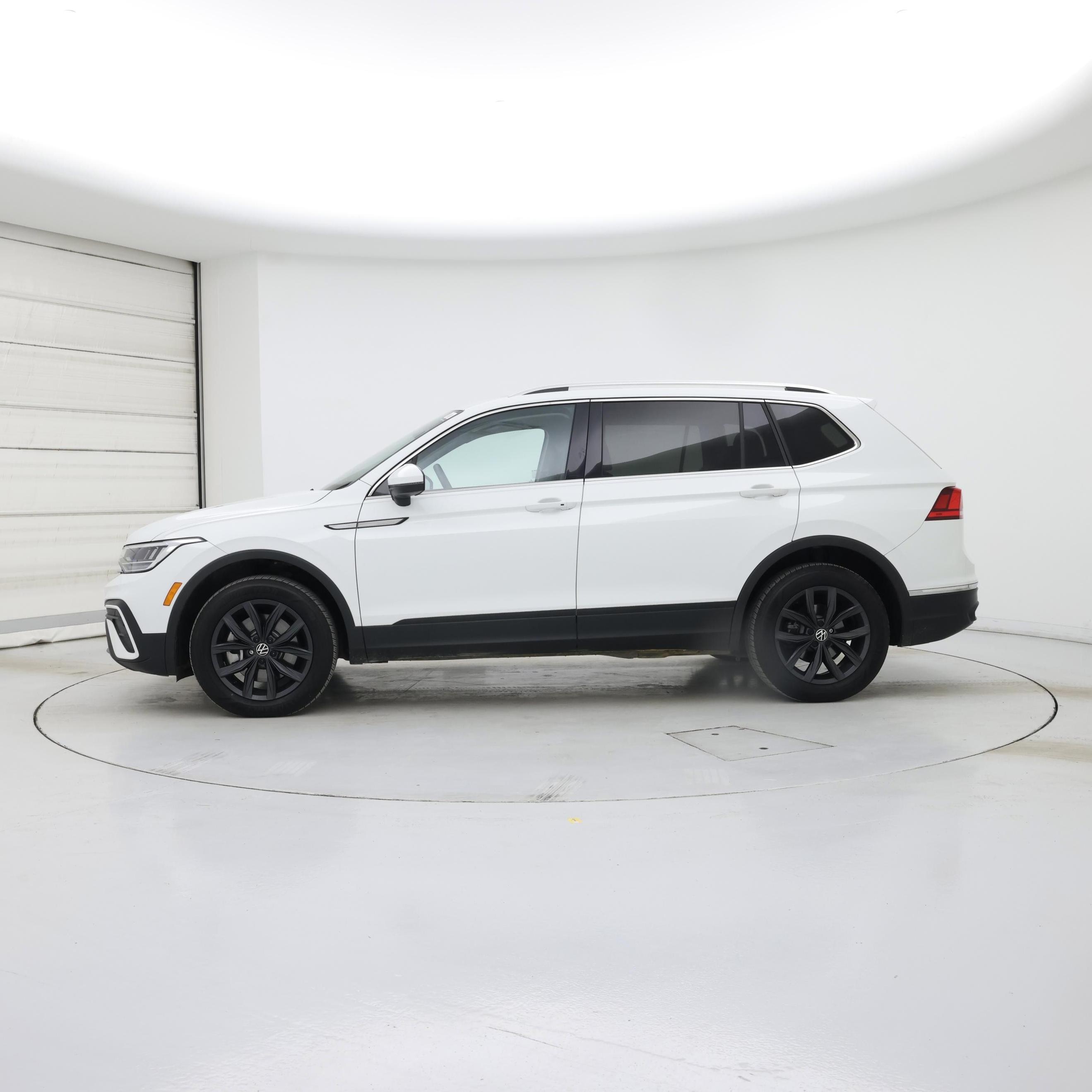 Thumbnail: 2024 Volkswagen Tiguan - 3
