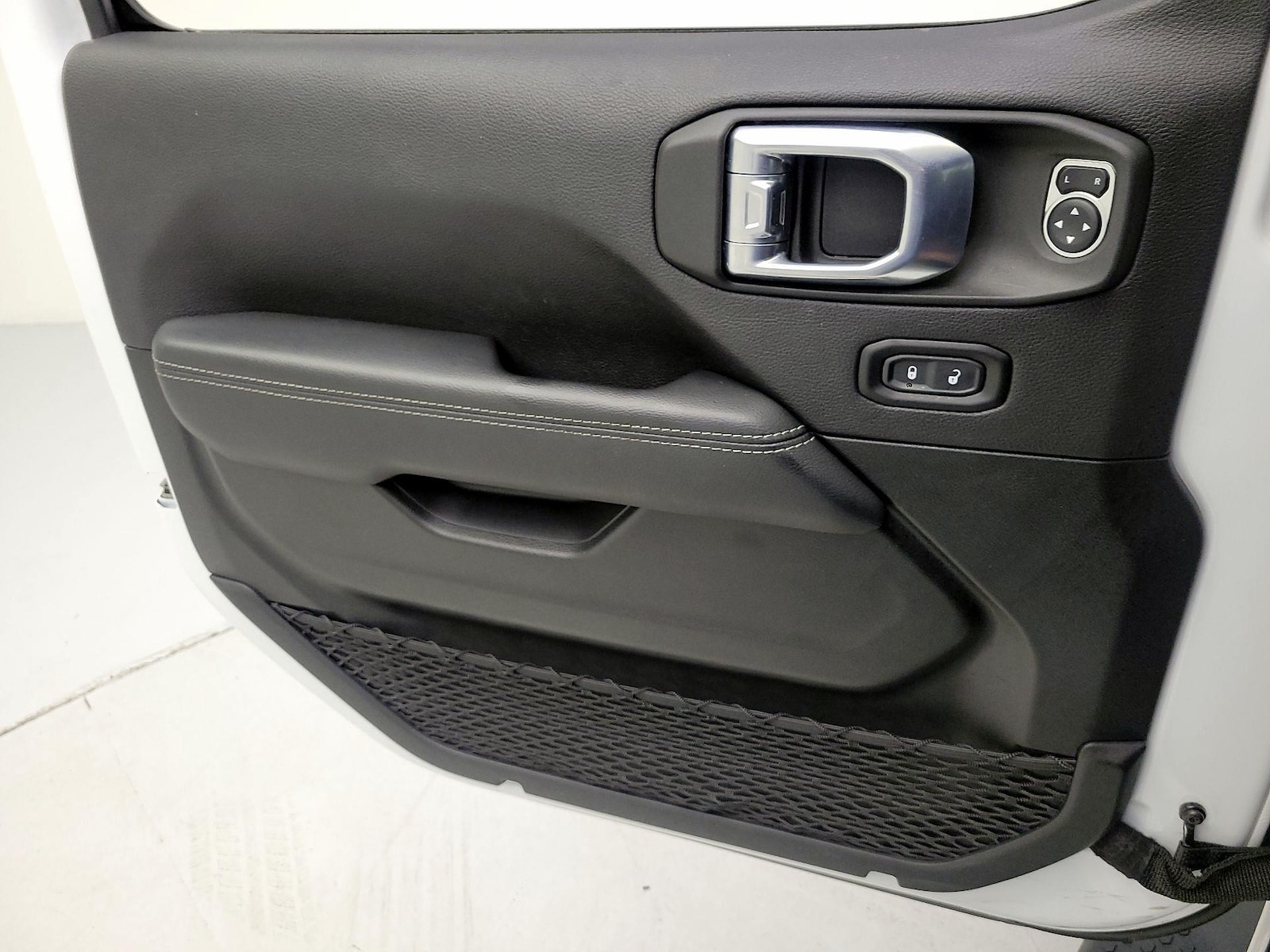 2021 Jeep Wrangler Unlimited Sahara 4XE - Photo 13