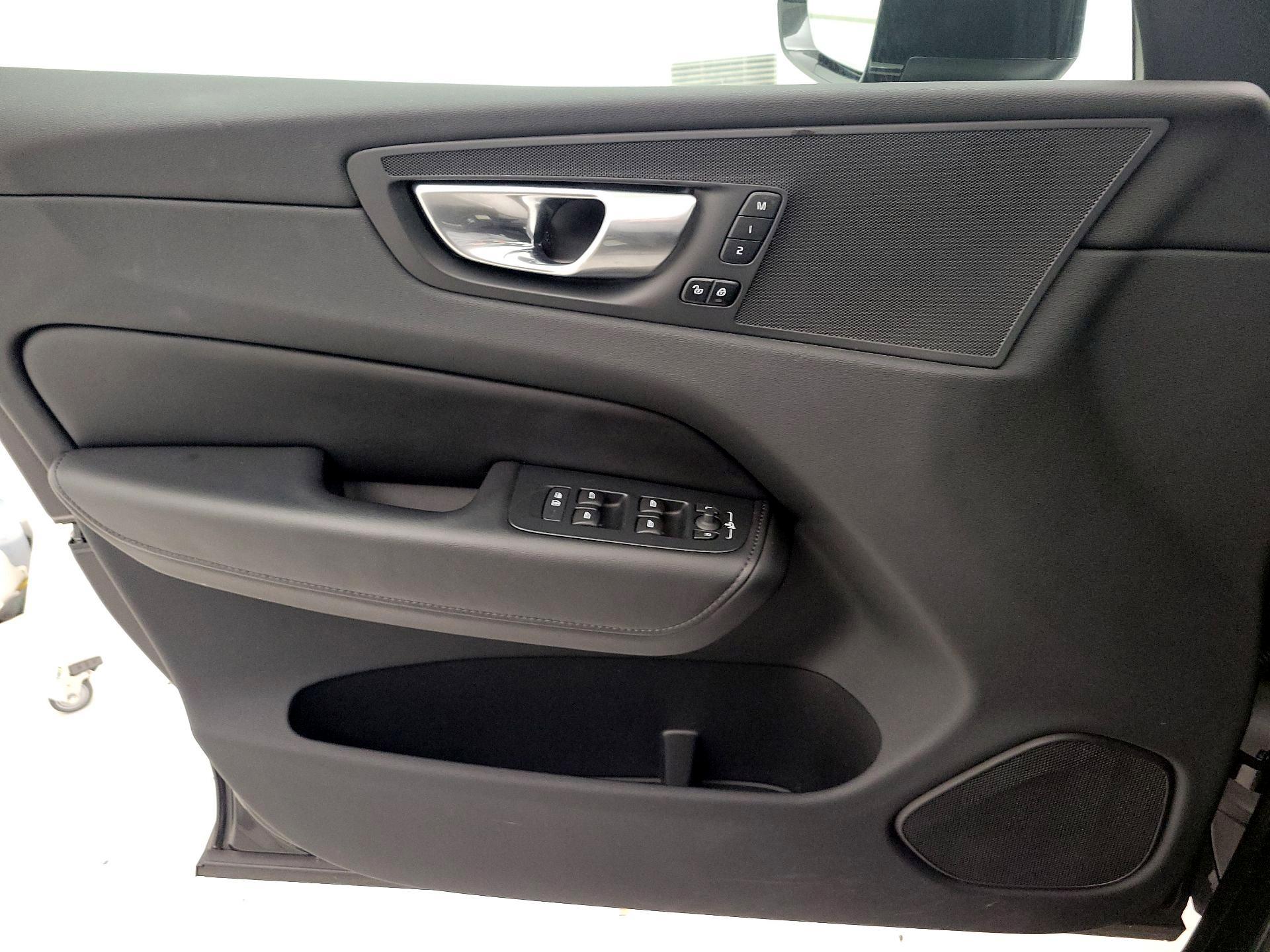 Thumbnail: 2023 Volvo XC60 - 10