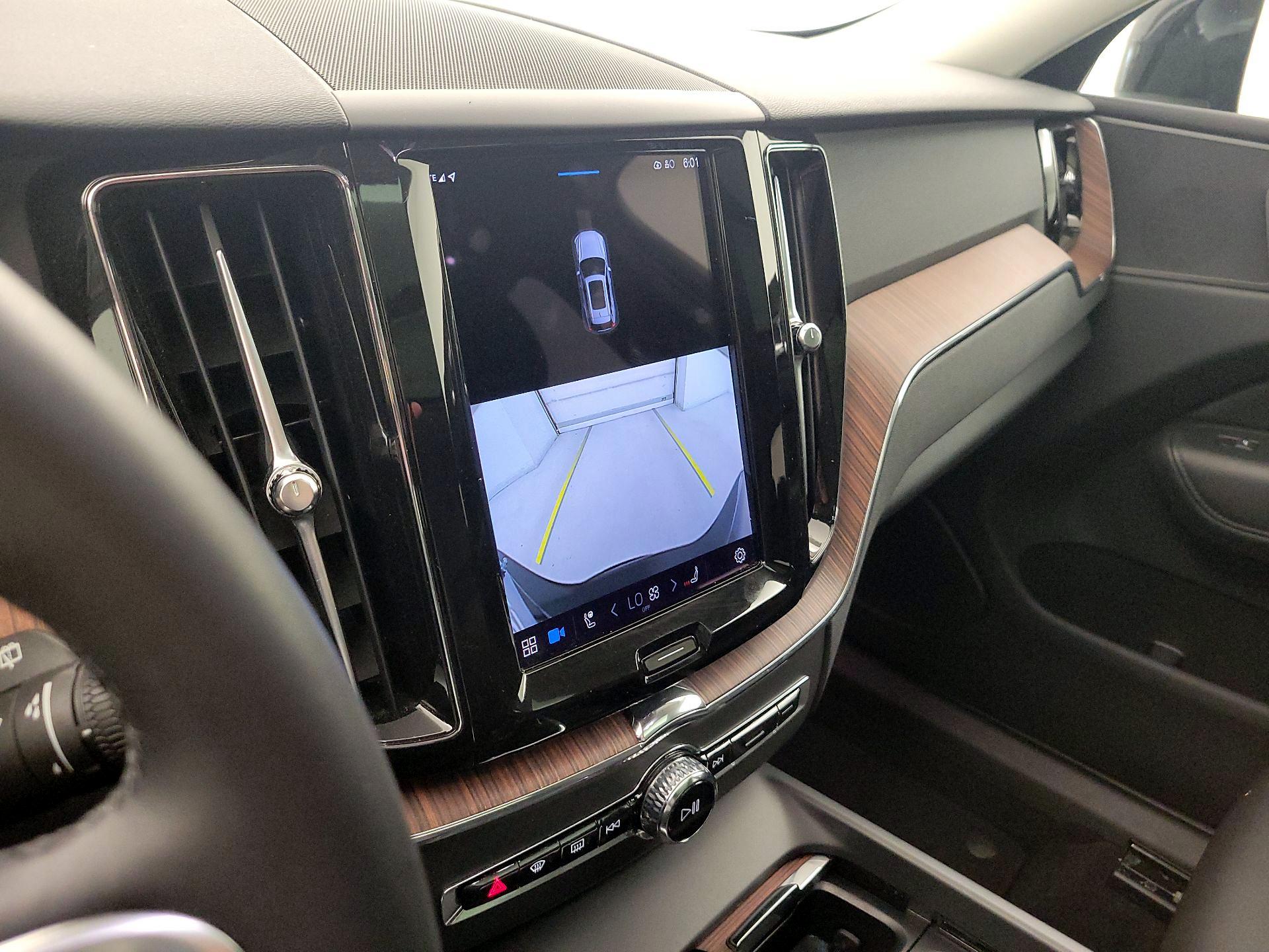 Thumbnail: 2023 Volvo XC60 - 13