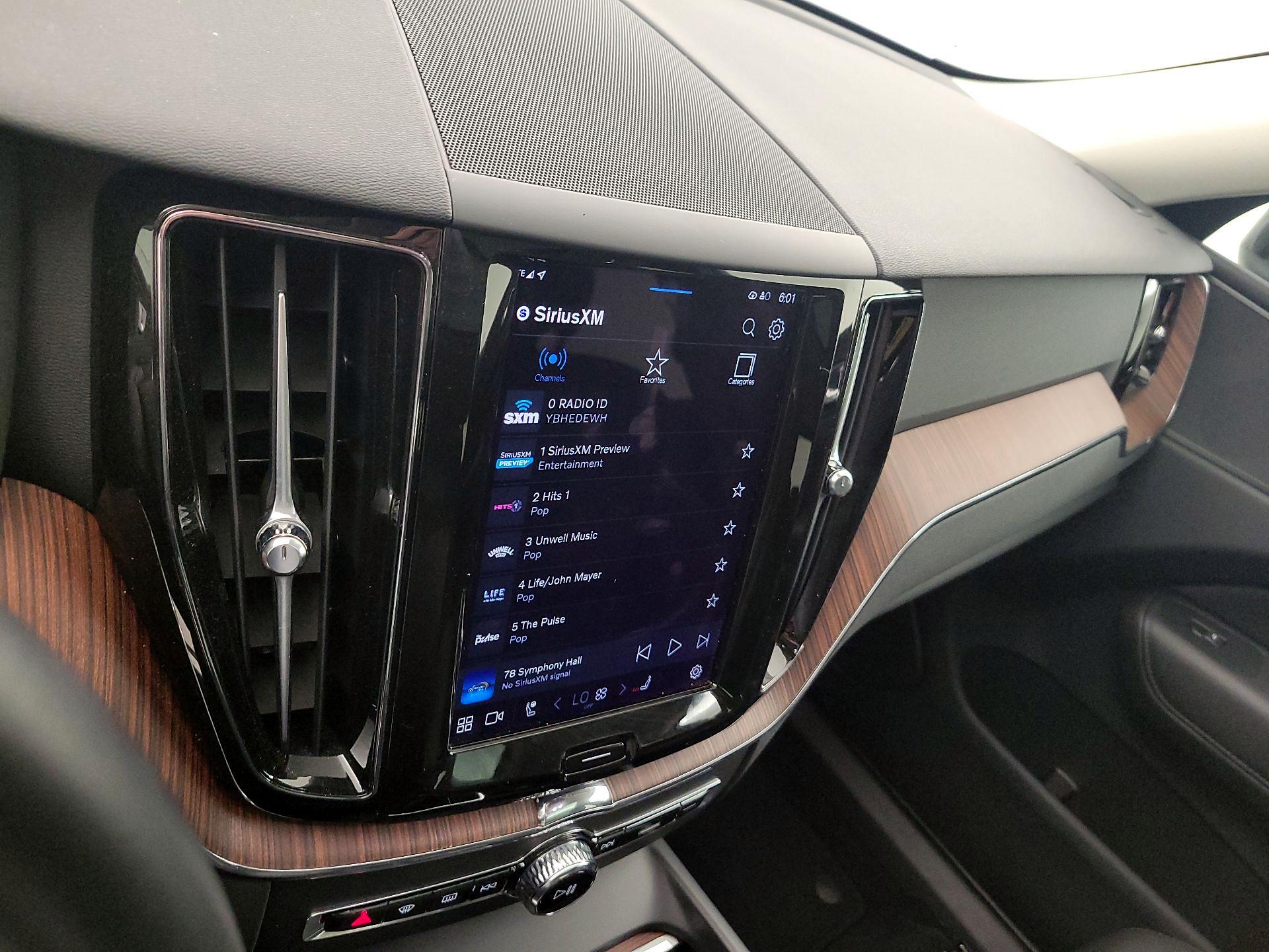 Thumbnail: 2023 Volvo XC60 - 14