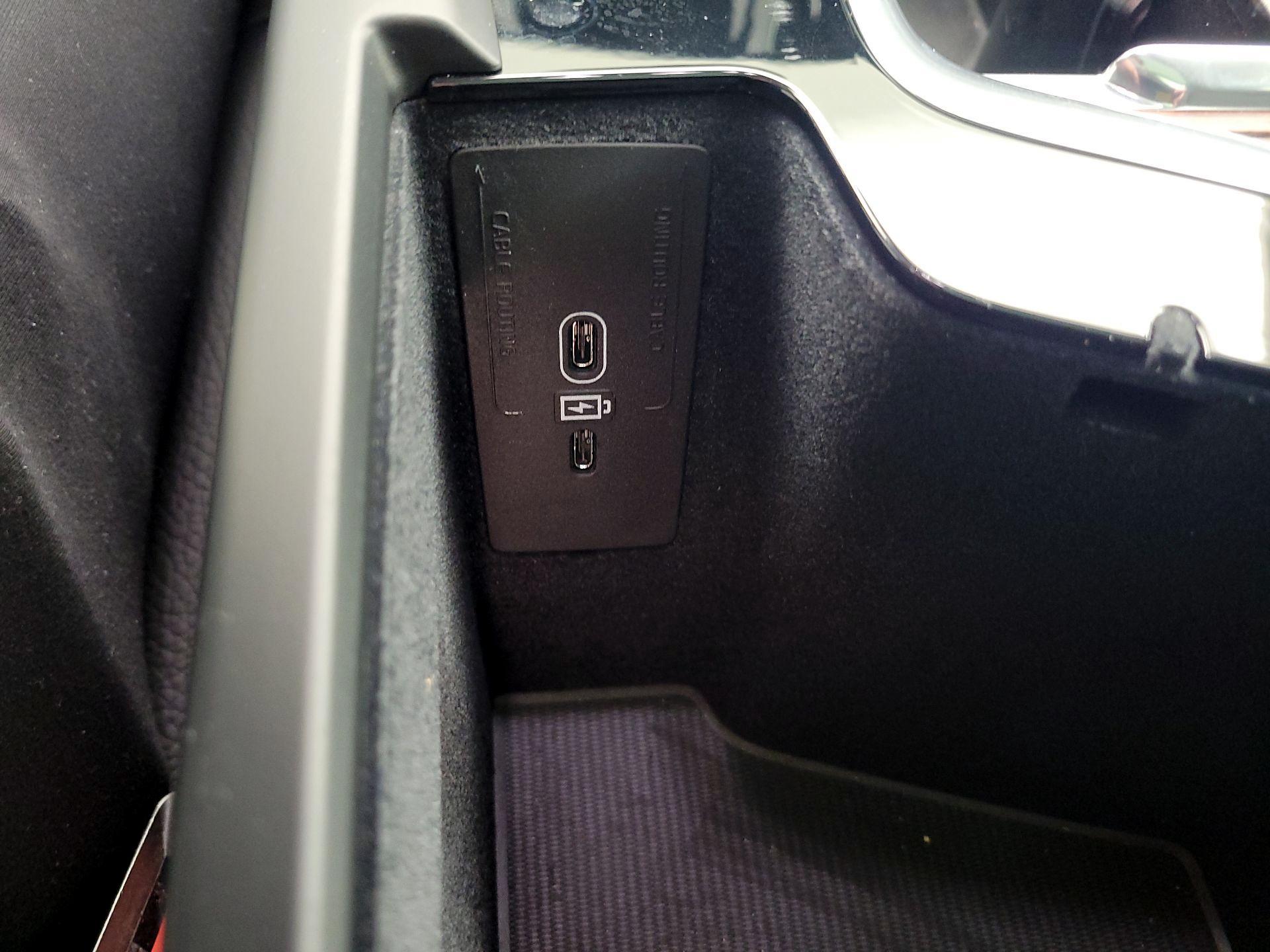 Thumbnail: 2023 Volvo XC60 - 17