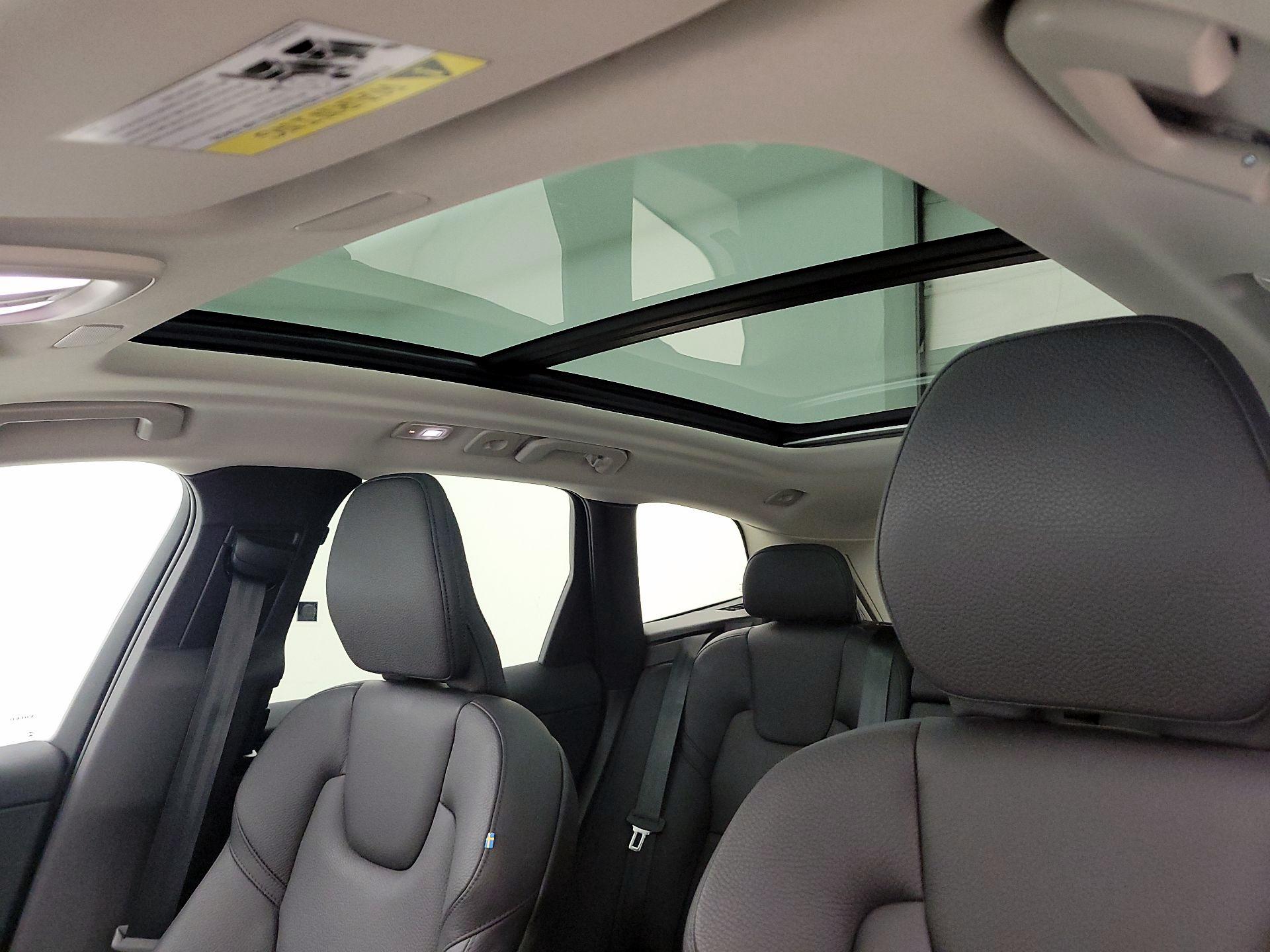 Thumbnail: 2023 Volvo XC60 - 18