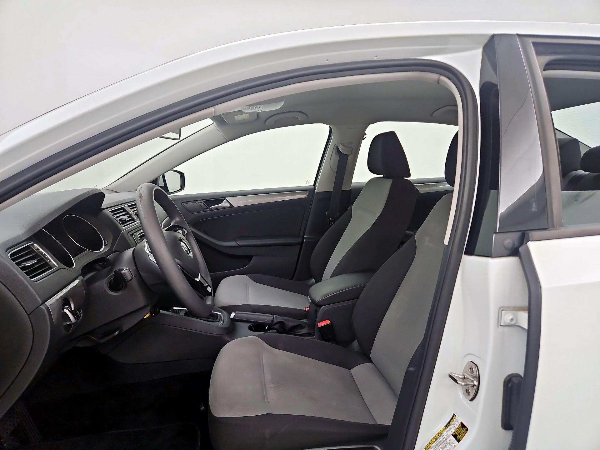 Thumbnail: 2018 Volkswagen Jetta - 11