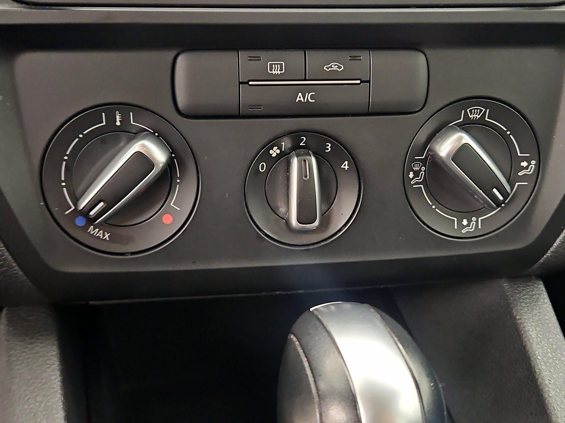 Thumbnail: 2018 Volkswagen Jetta - 16