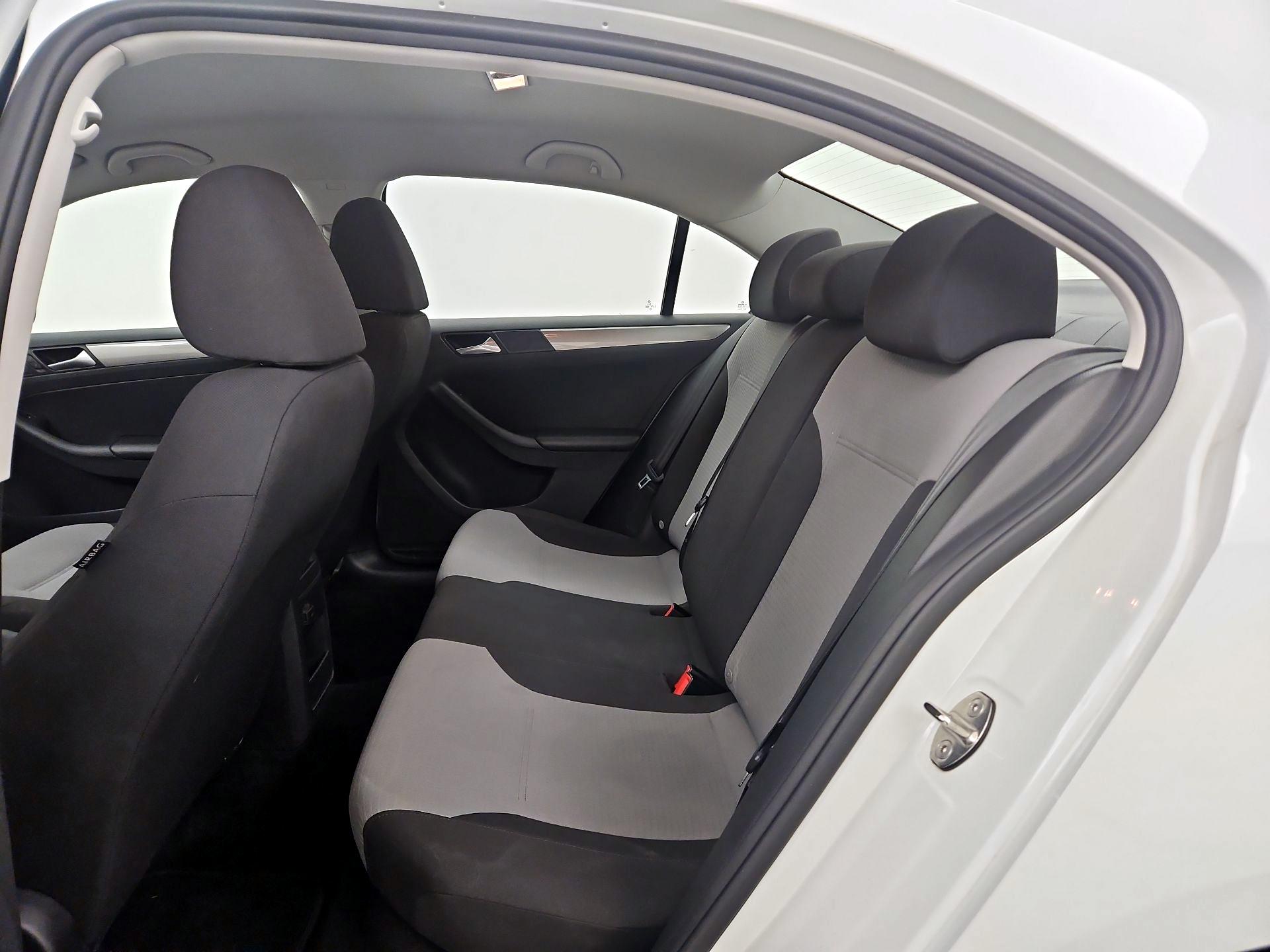 Thumbnail: 2018 Volkswagen Jetta - 19