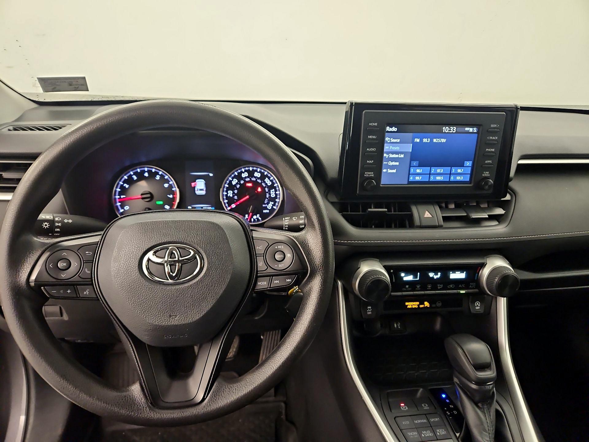 Thumbnail: 2019 Toyota RAV4 - 9