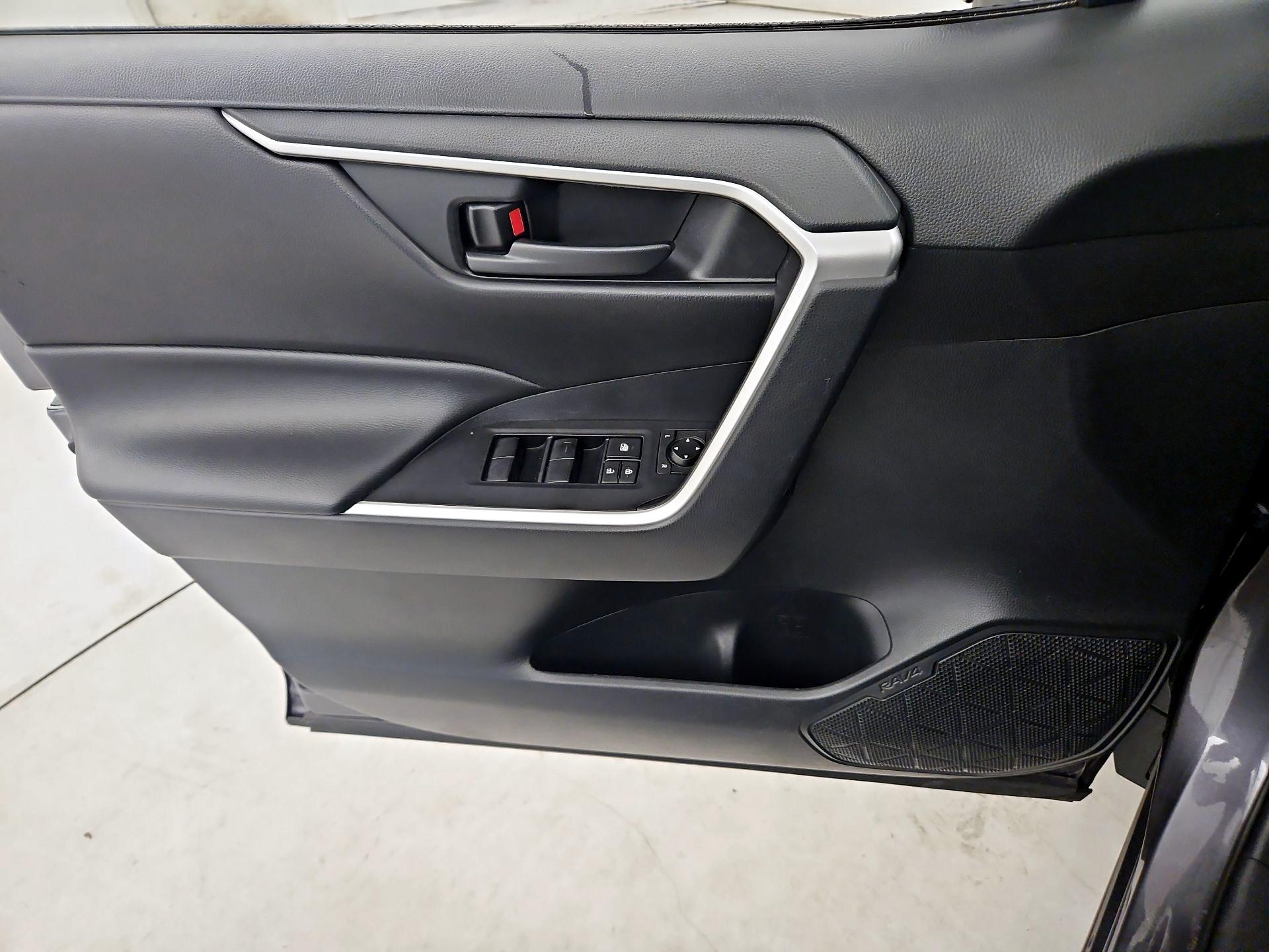 Thumbnail: 2019 Toyota RAV4 - 12