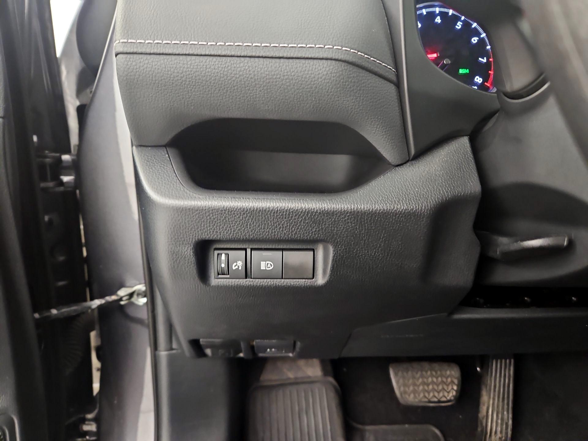 Thumbnail: 2019 Toyota RAV4 - 13