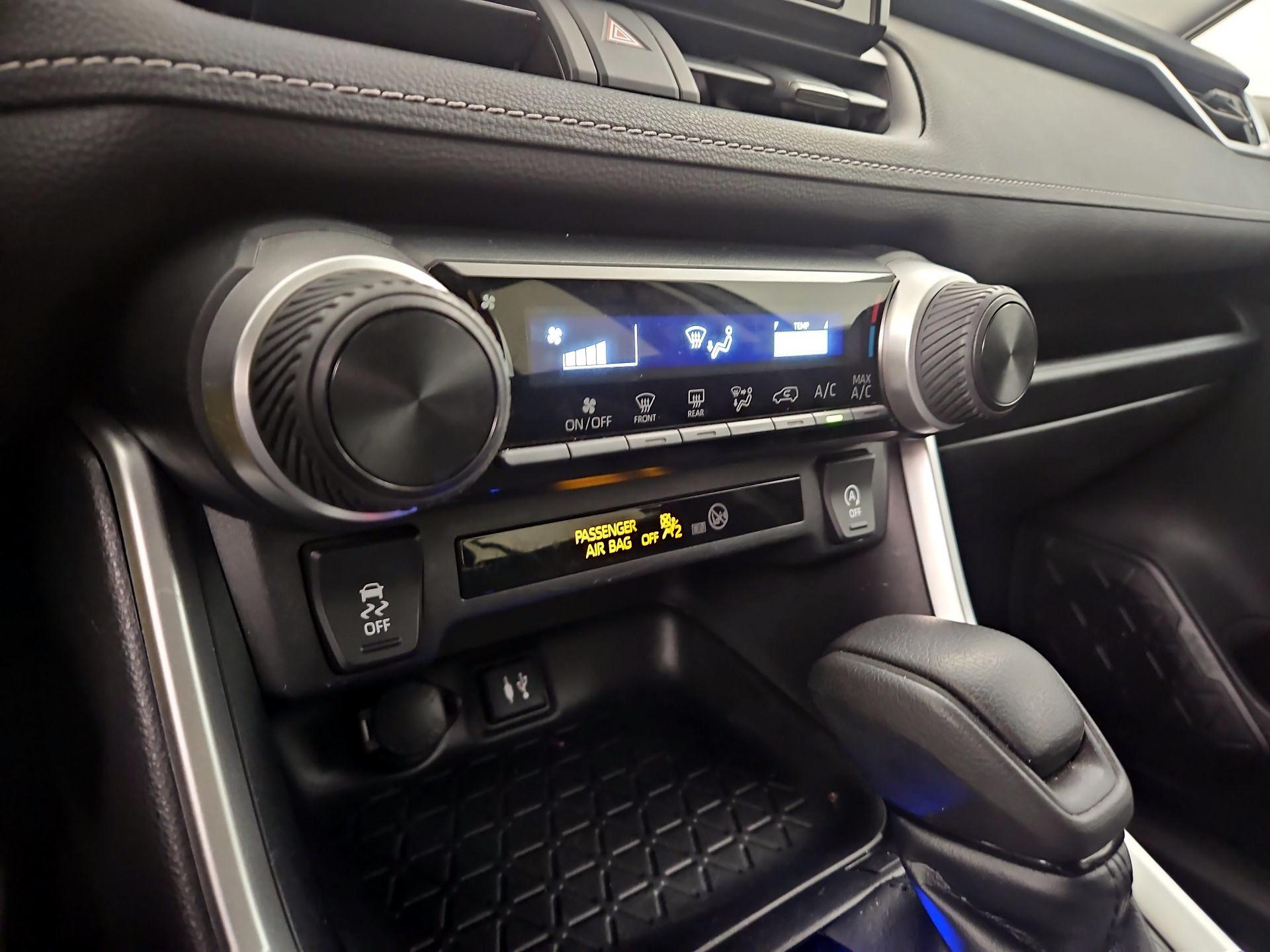 Thumbnail: 2019 Toyota RAV4 - 16