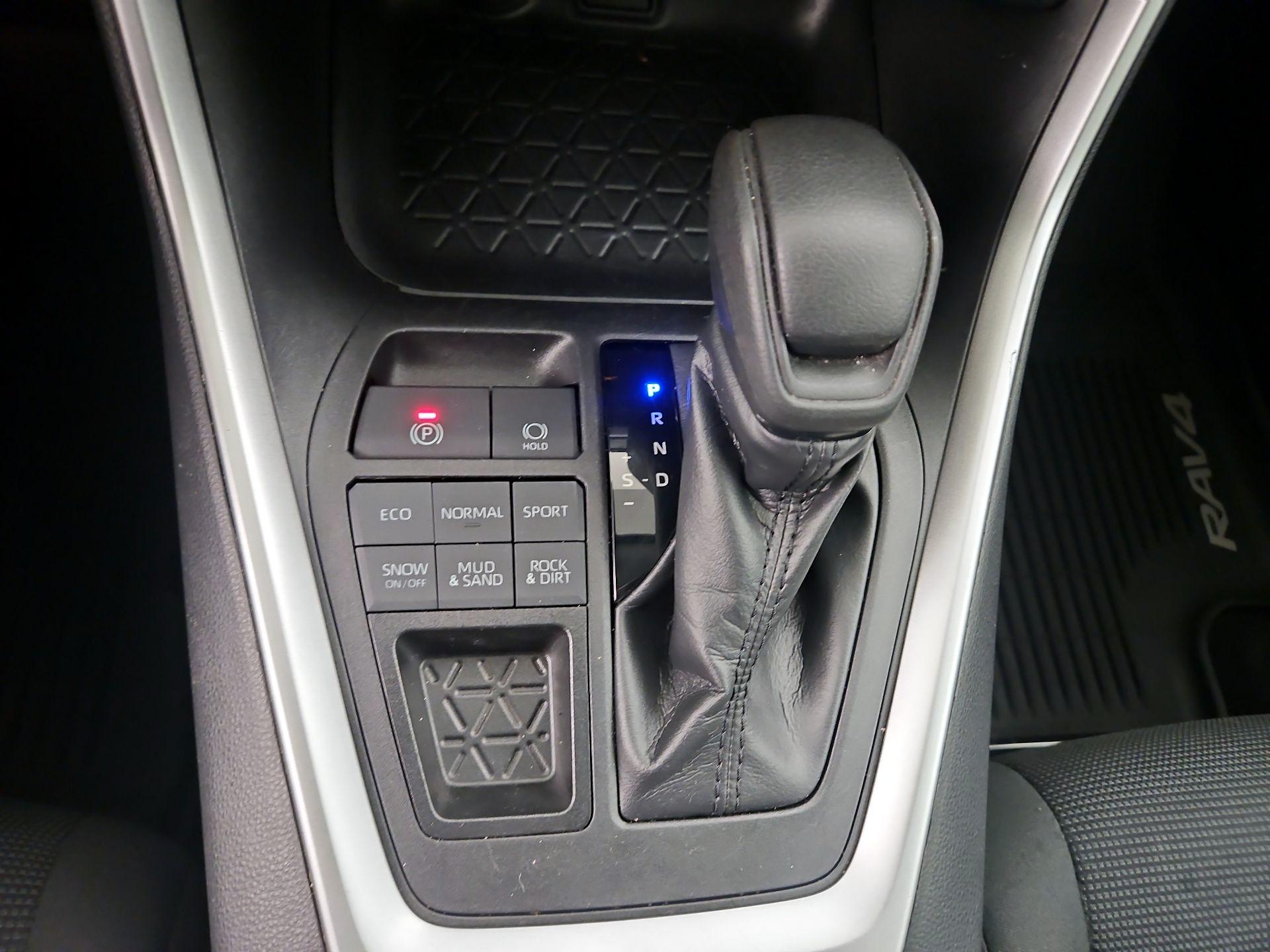 Thumbnail: 2019 Toyota RAV4 - 17