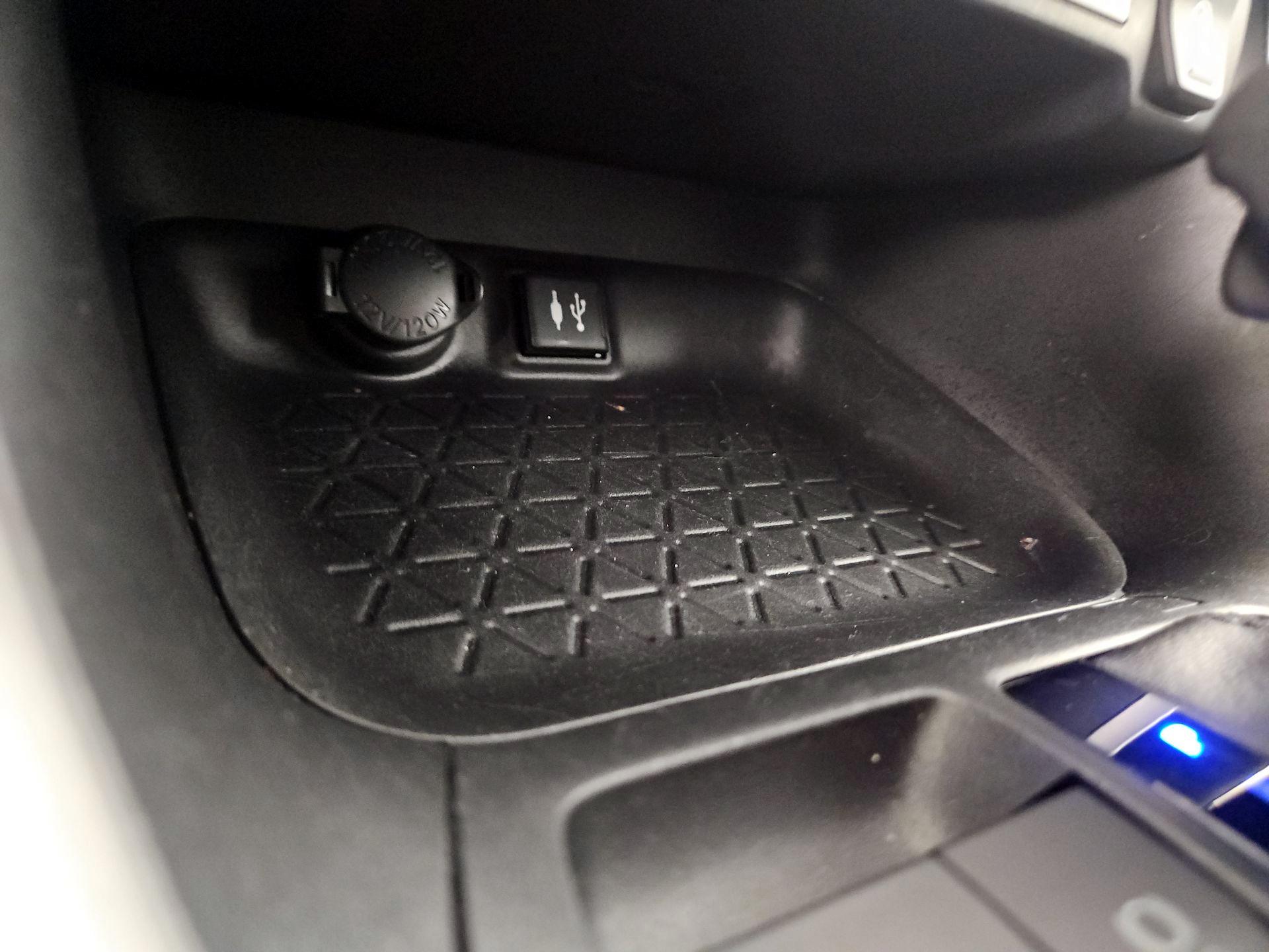 Thumbnail: 2019 Toyota RAV4 - 18