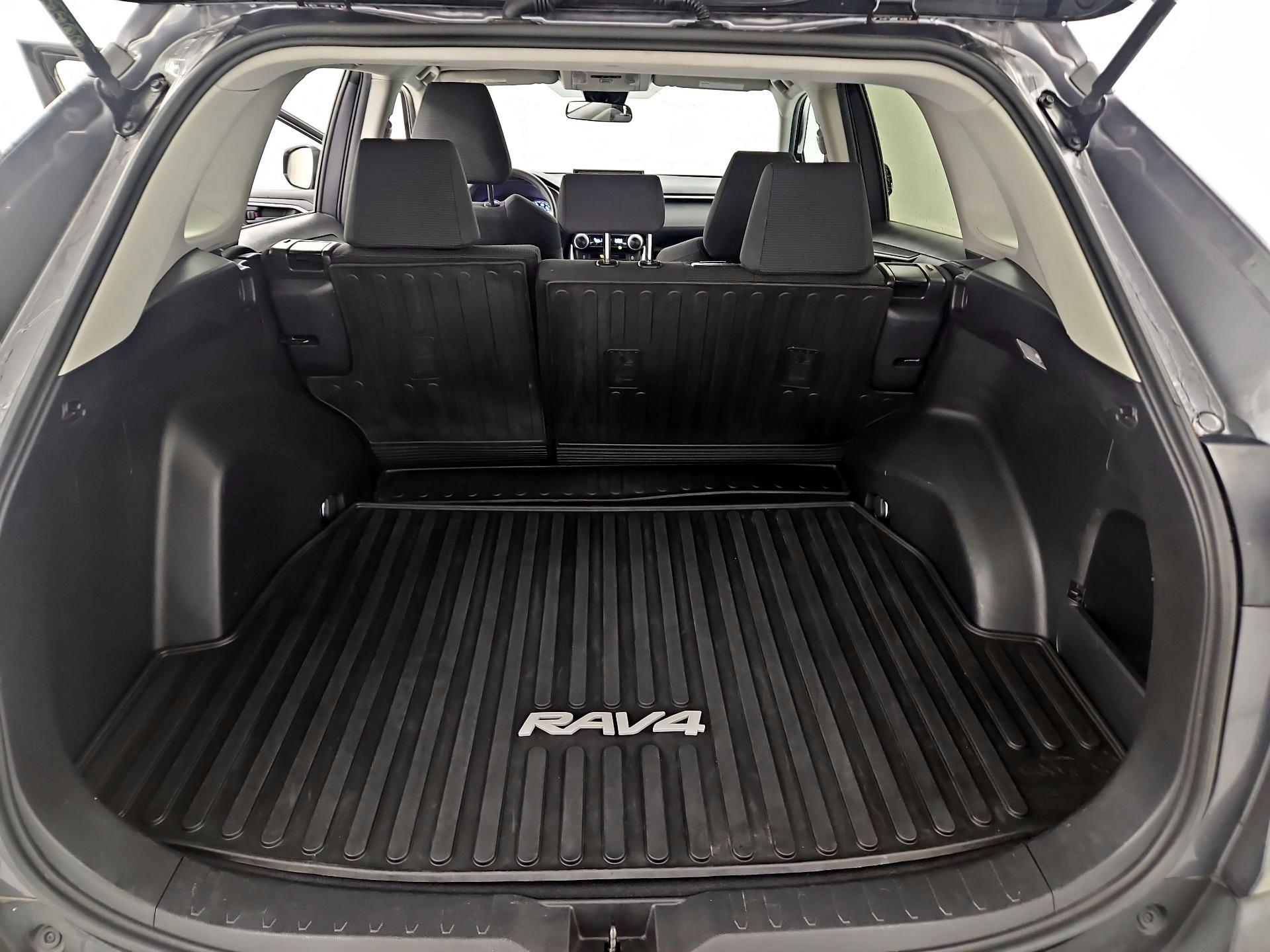 Thumbnail: 2019 Toyota RAV4 - 20