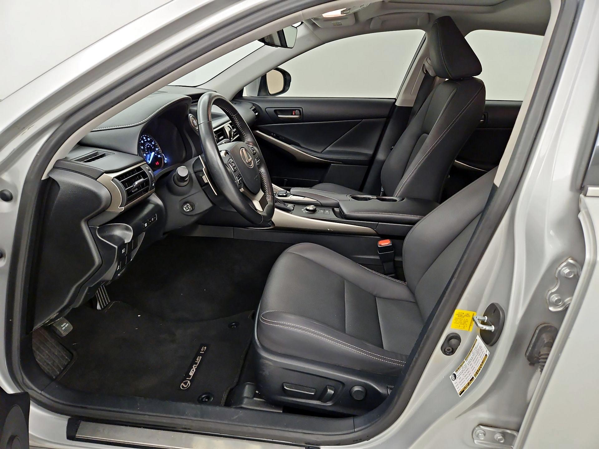 Thumbnail: 2019 Lexus IS - 11