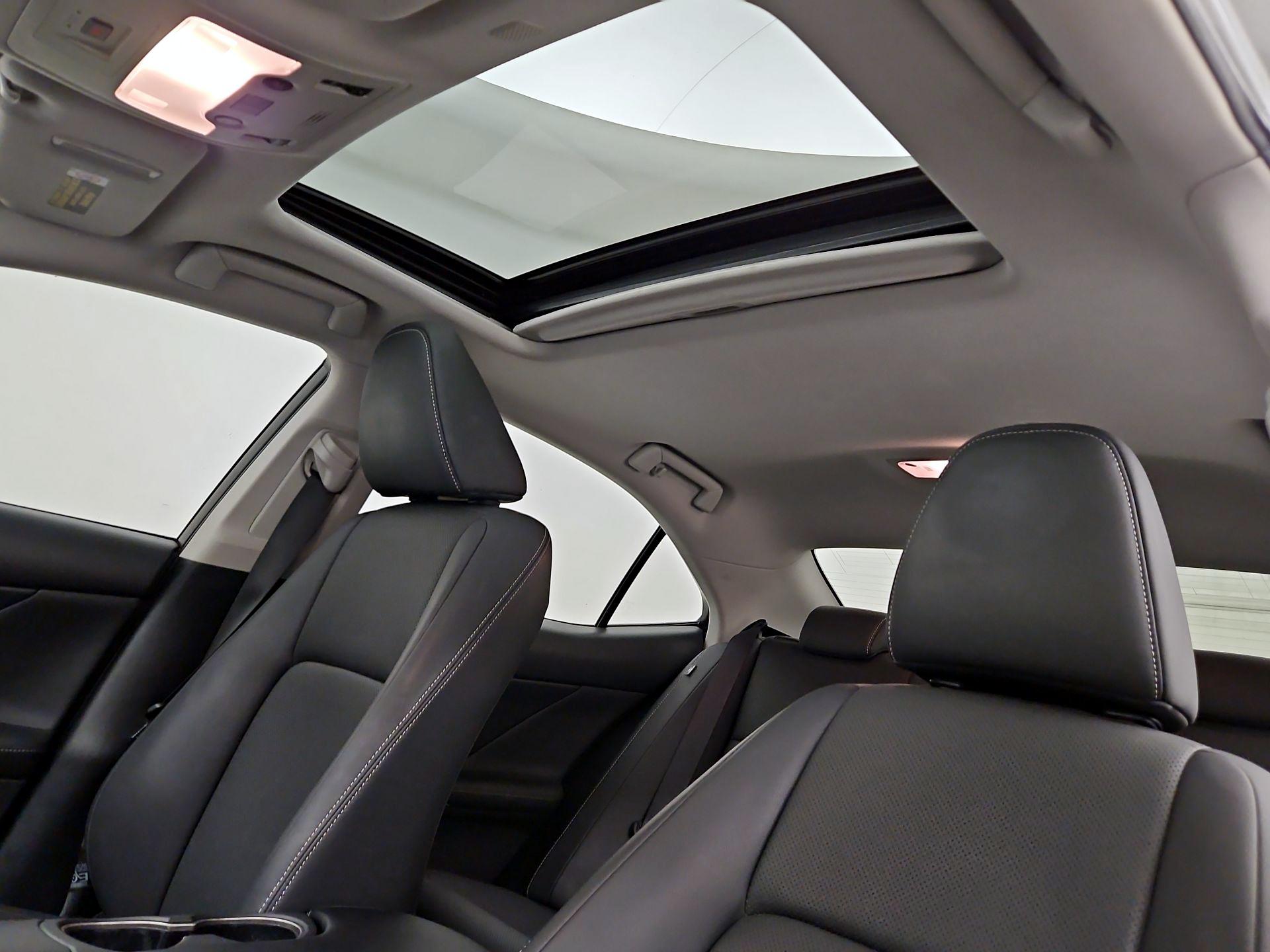 Thumbnail: 2019 Lexus IS - 20