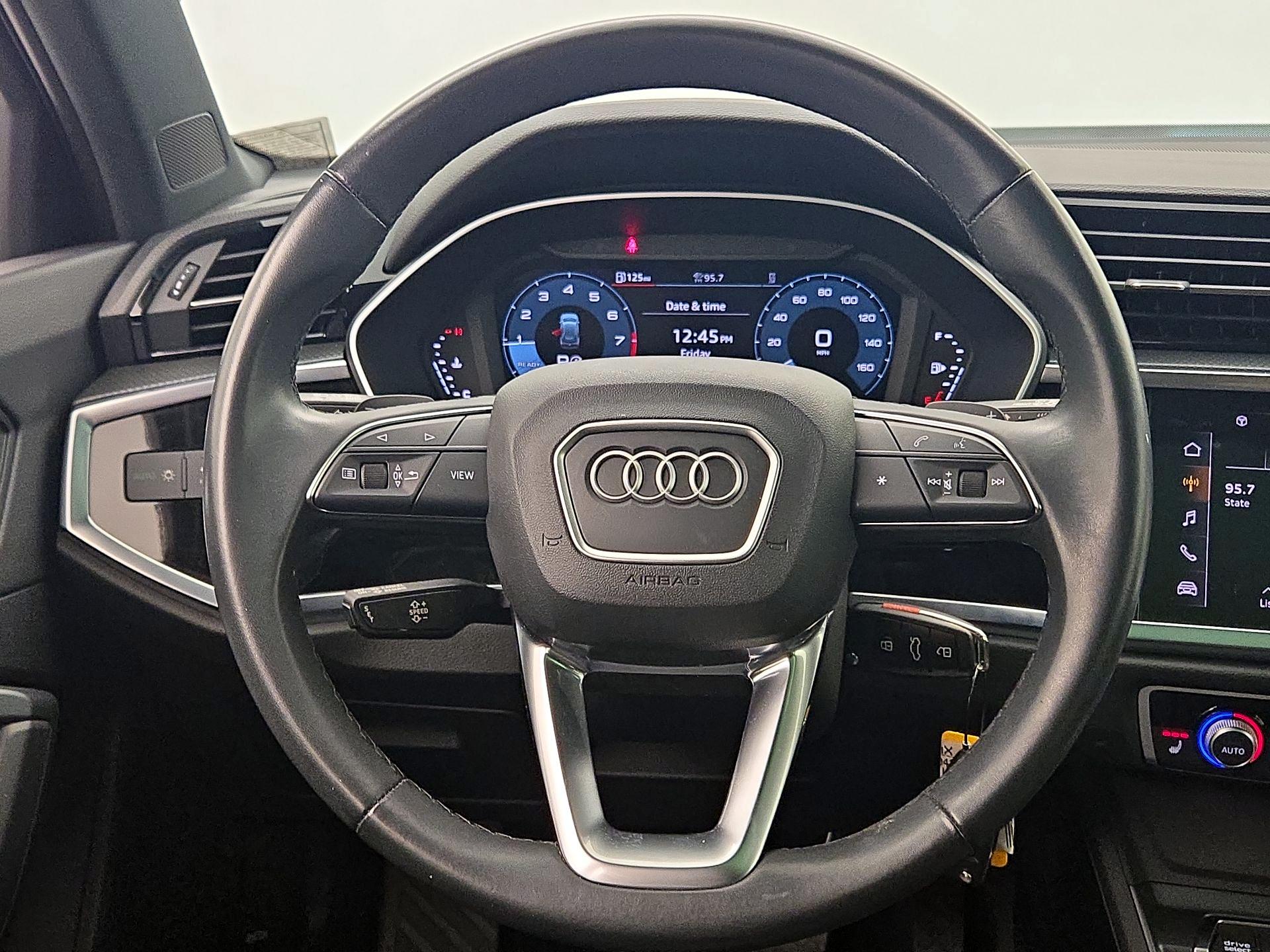 Thumbnail: 2023 Audi Q3 - 10