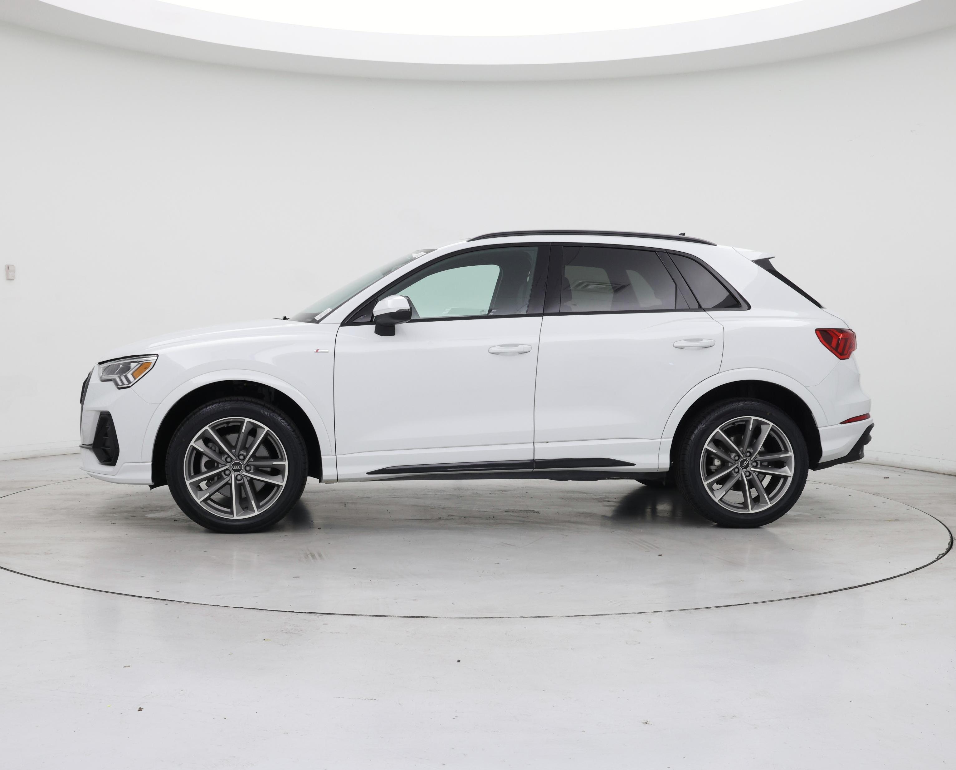 Thumbnail: 2023 Audi Q3 - 3