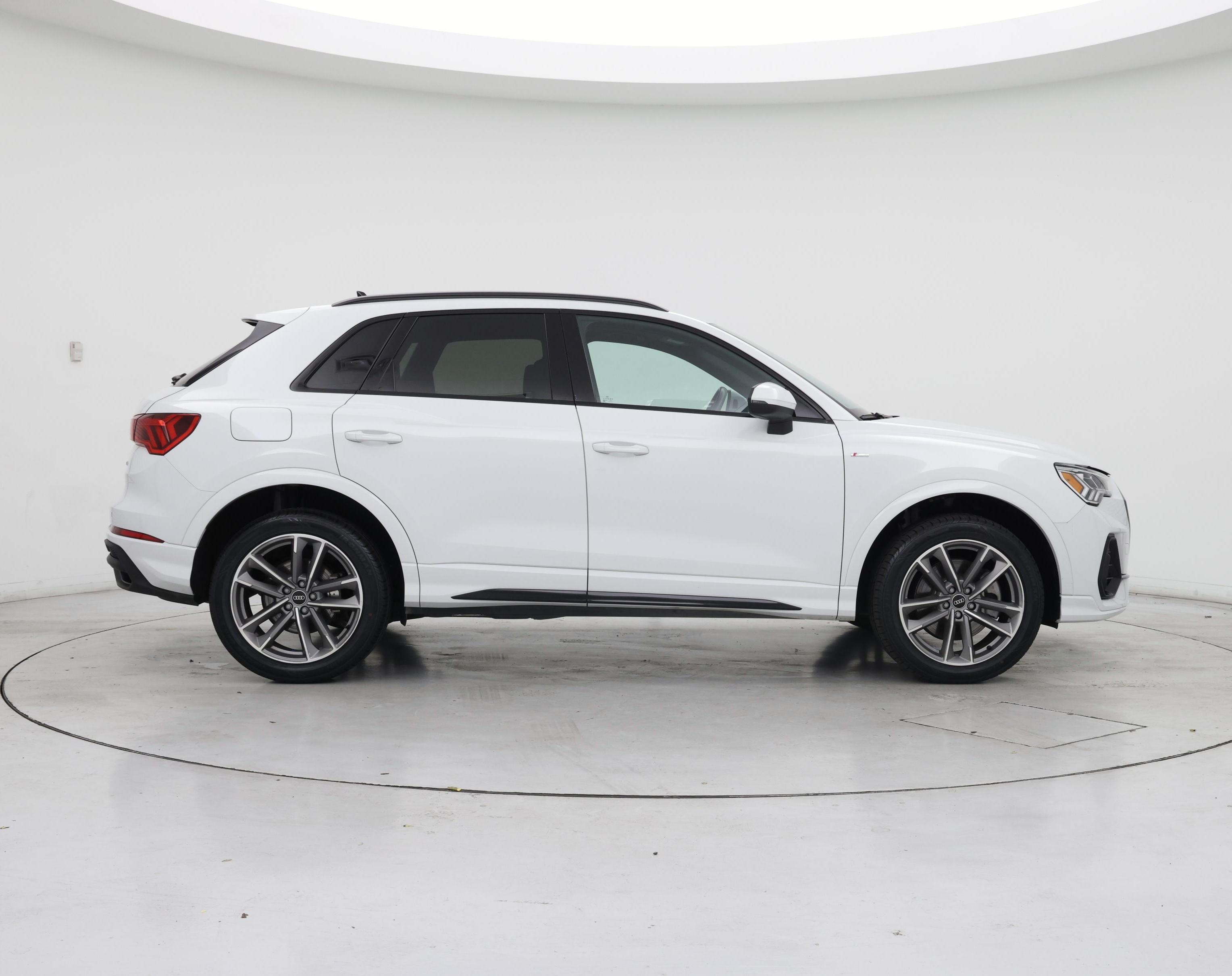 Thumbnail: 2023 Audi Q3 - 7