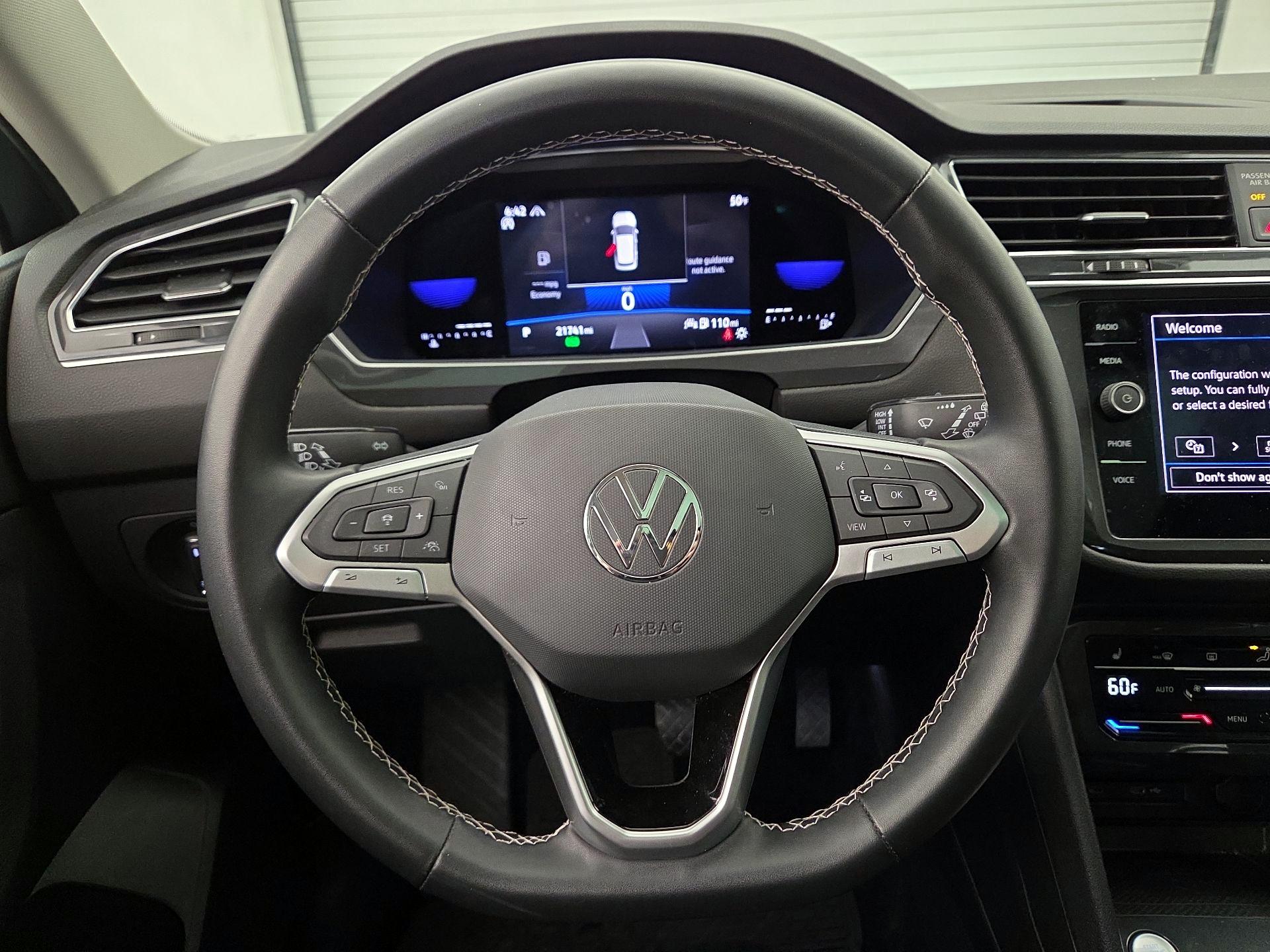 Thumbnail: 2022 Volkswagen Tiguan - 10