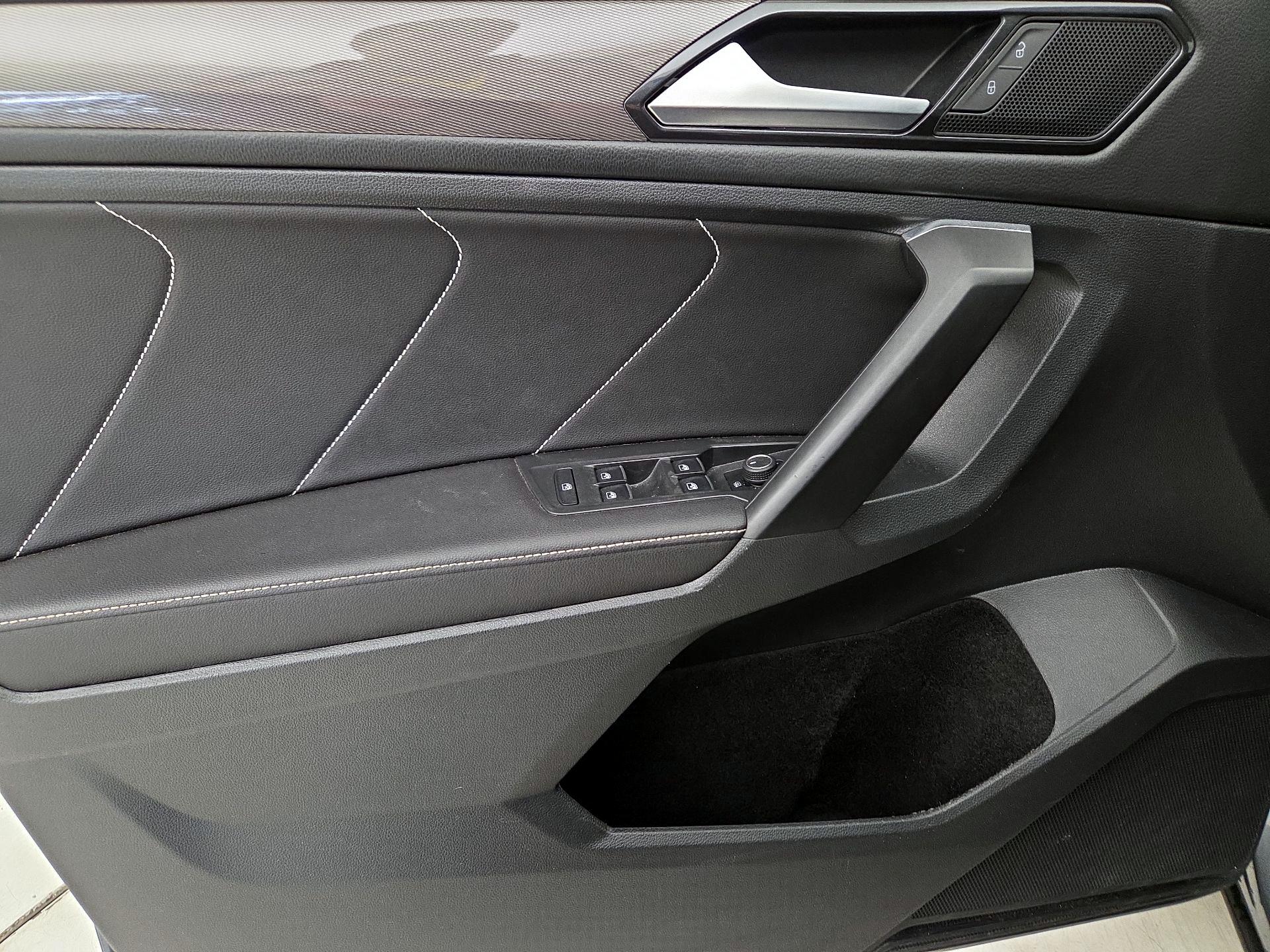 Thumbnail: 2022 Volkswagen Tiguan - 12