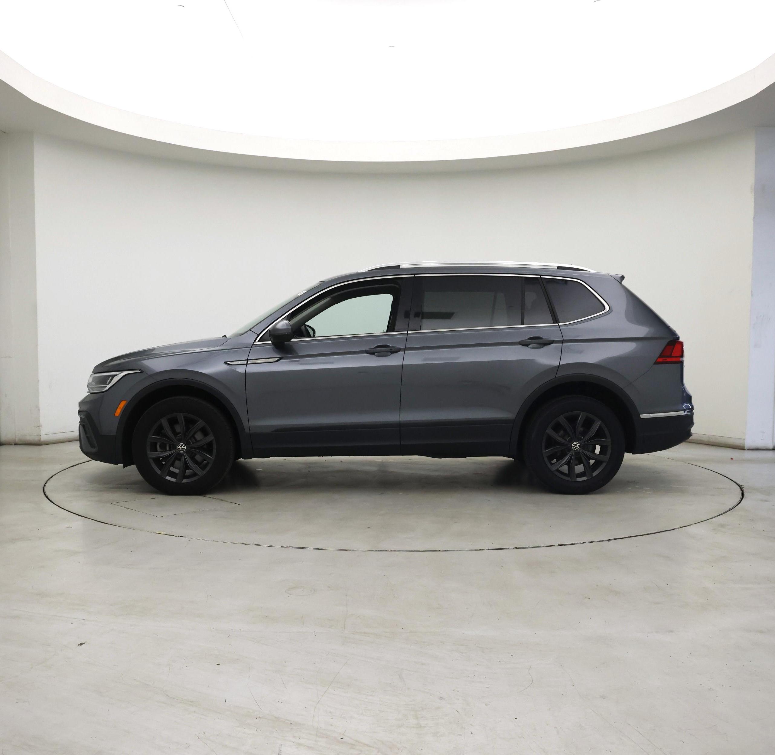 Thumbnail: 2022 Volkswagen Tiguan - 3