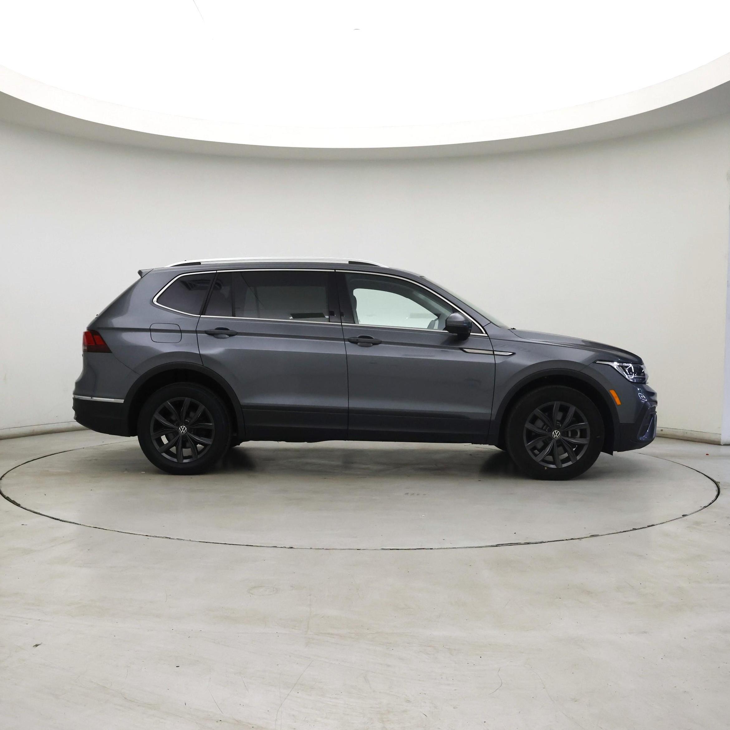 Thumbnail: 2022 Volkswagen Tiguan - 7