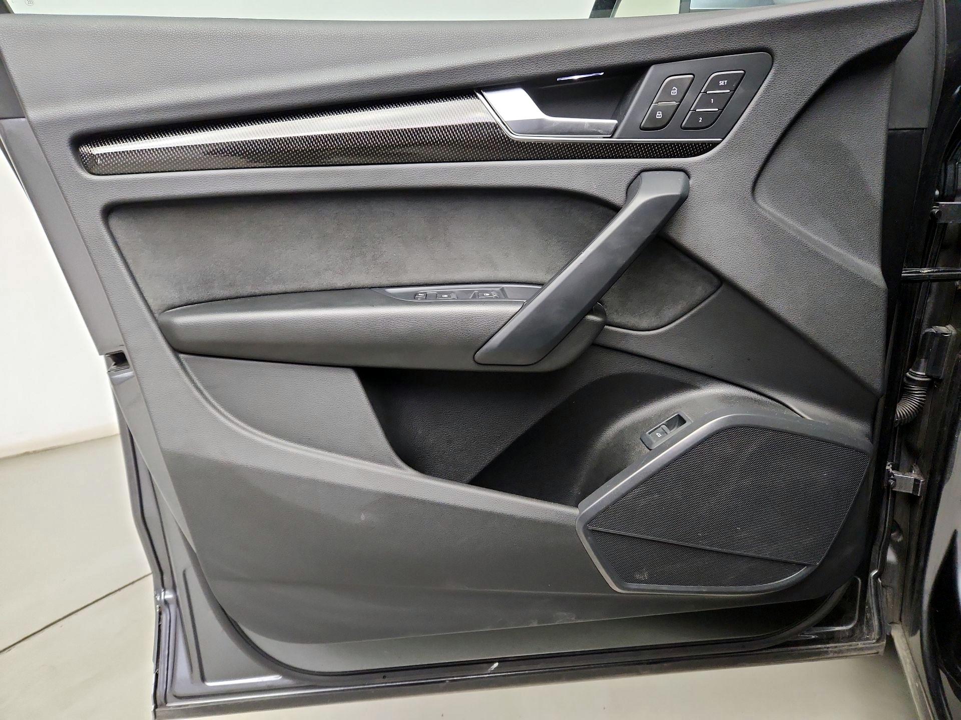 Thumbnail: 2022 Audi SQ5 - 12