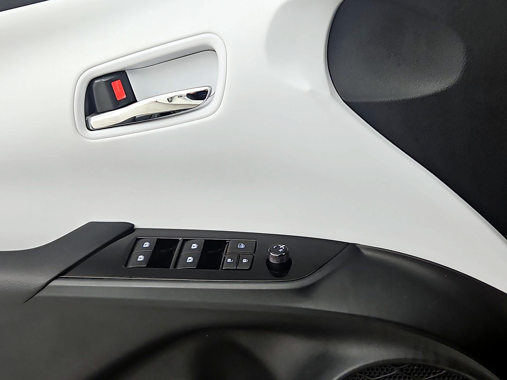 Thumbnail: 2018 Toyota Prius - 12