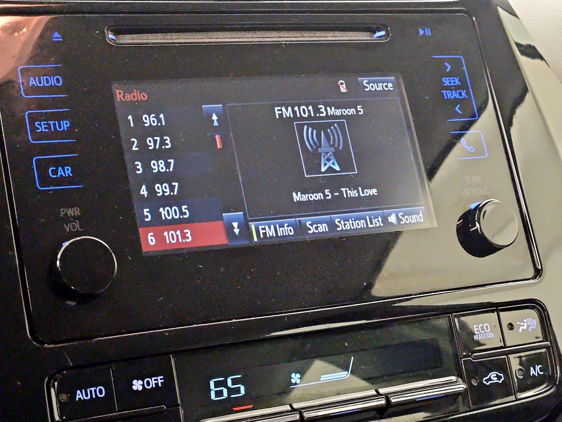 Thumbnail: 2018 Toyota Prius - 15