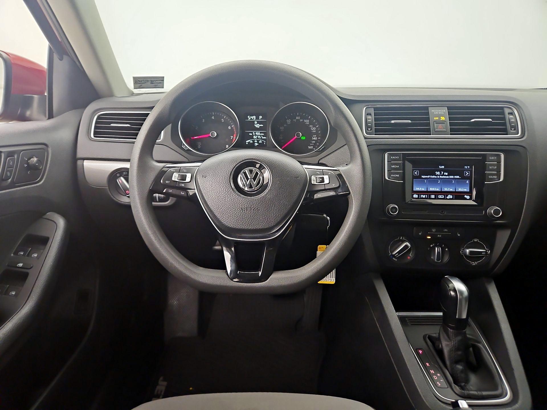 Thumbnail: 2017 Volkswagen Jetta - 10