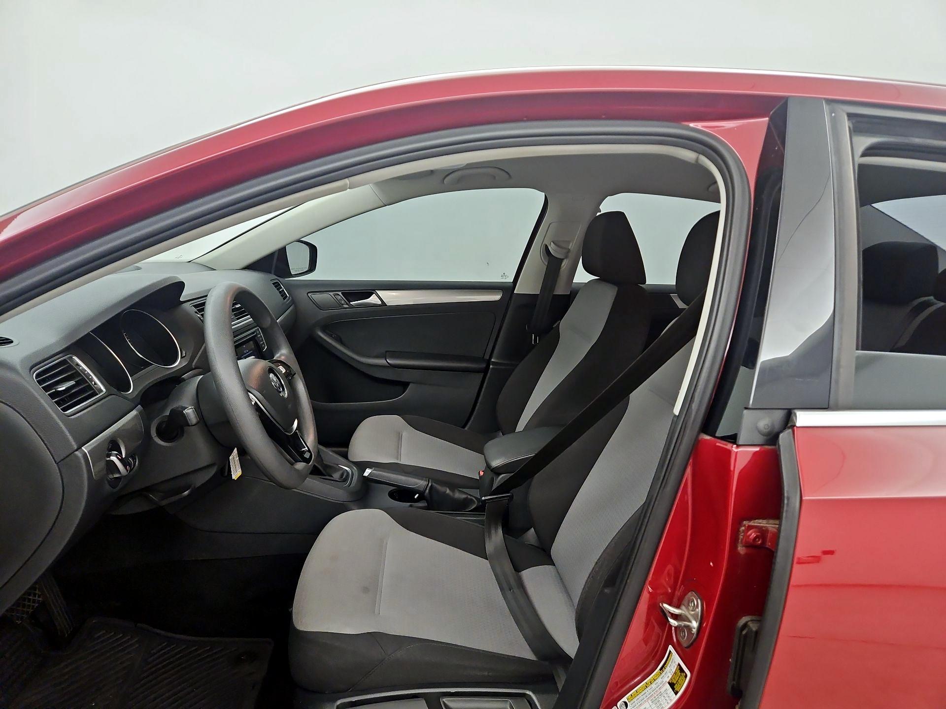 Thumbnail: 2017 Volkswagen Jetta - 11