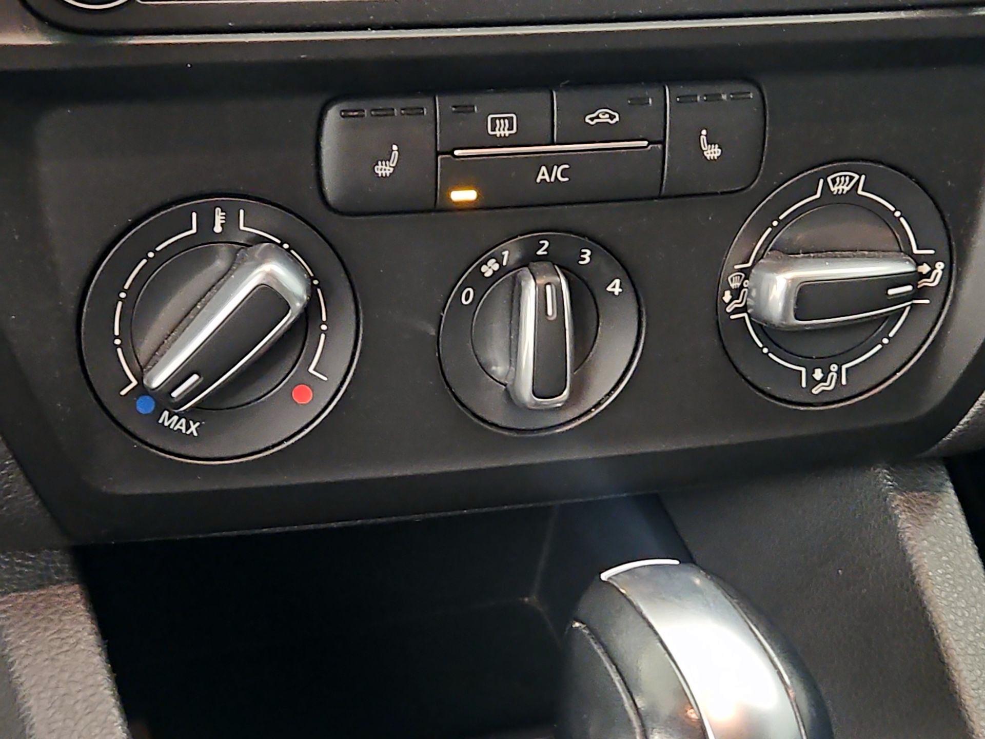 Thumbnail: 2017 Volkswagen Jetta - 16