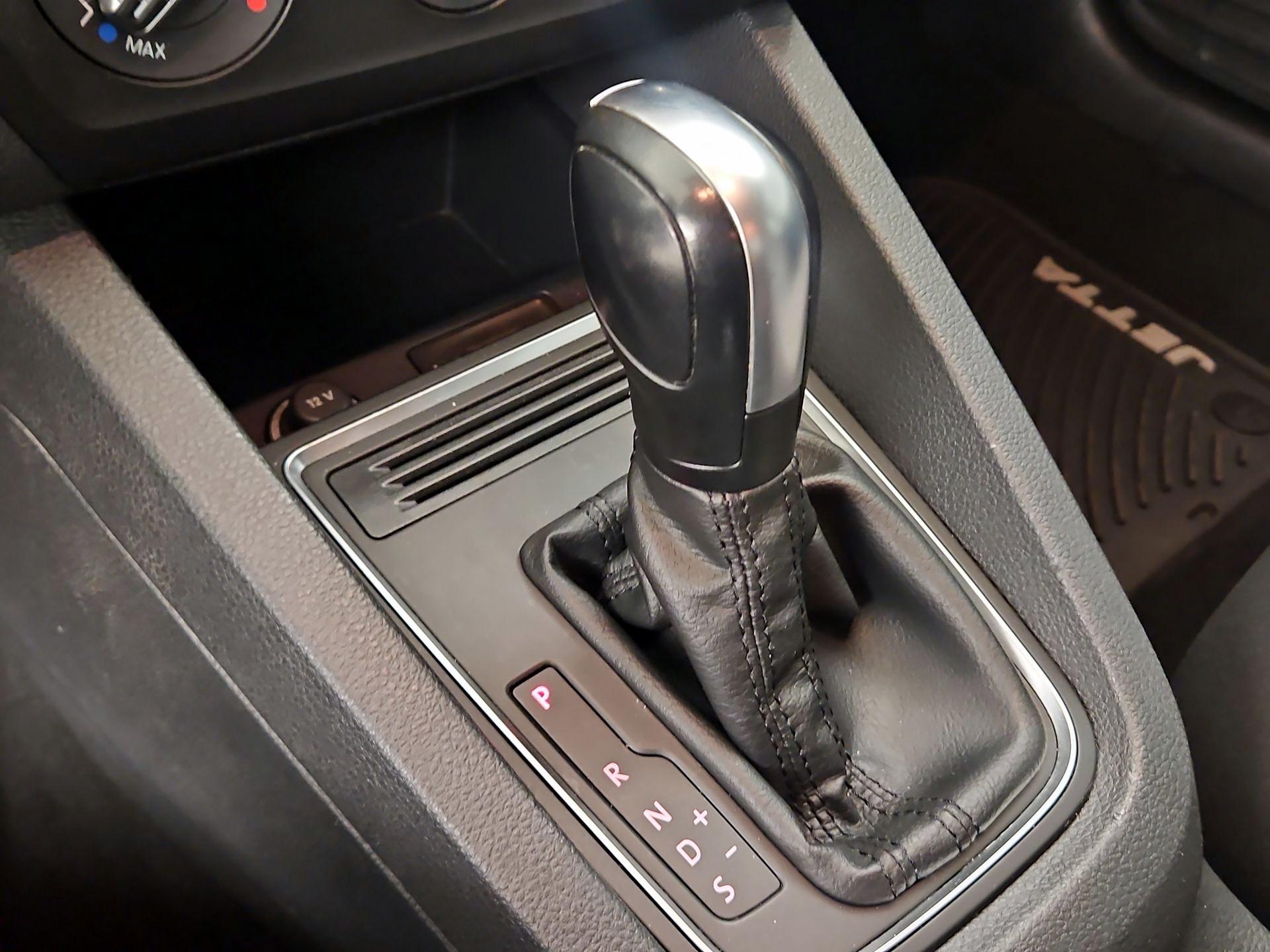 Thumbnail: 2017 Volkswagen Jetta - 17