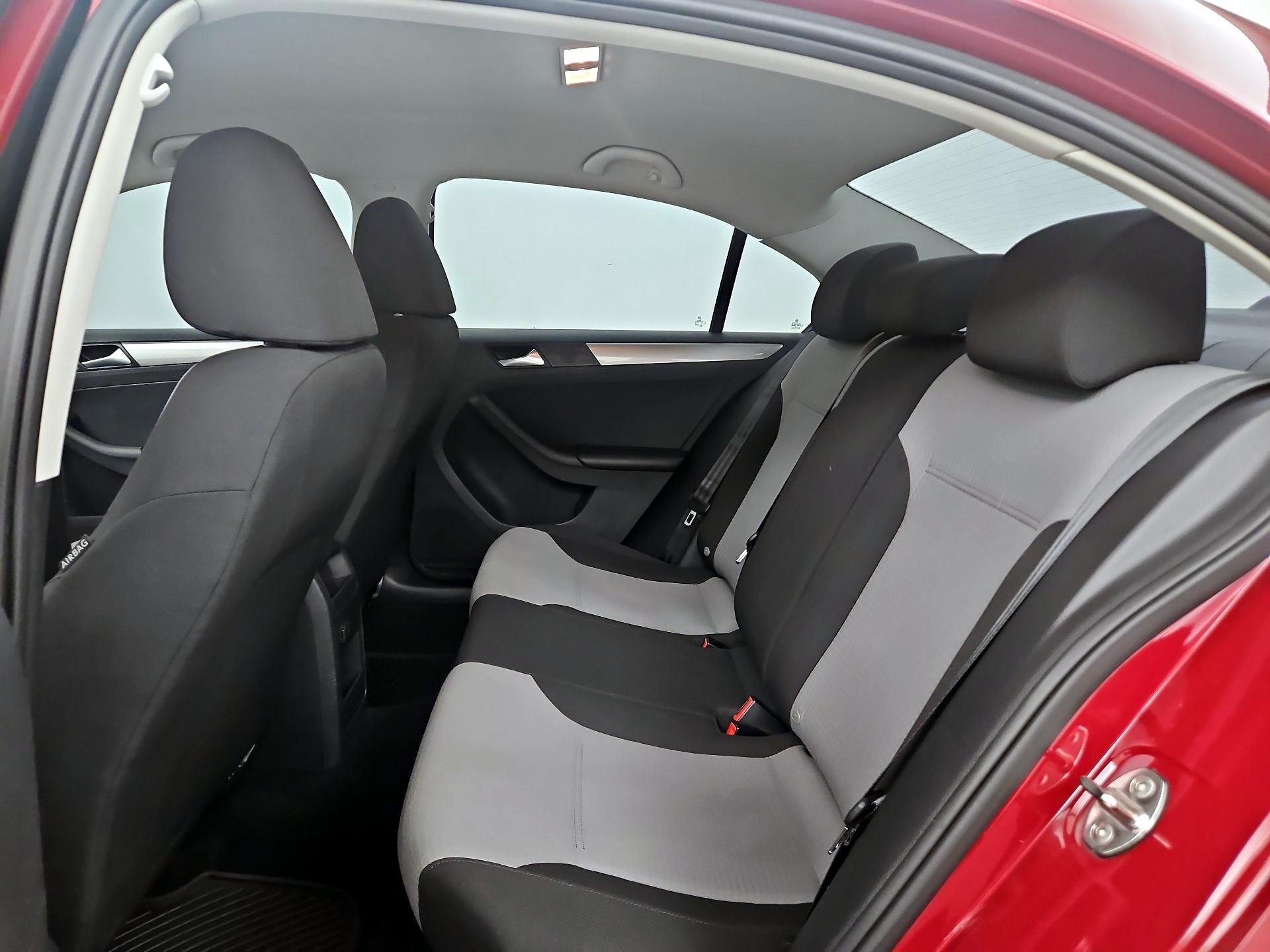 Thumbnail: 2017 Volkswagen Jetta - 19